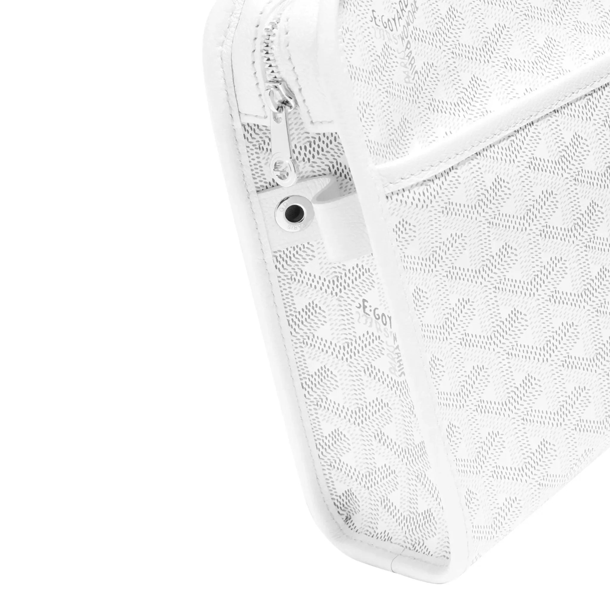 Detail view of Goyard Jouvence MM White Washbag JOUVENMMLTY50CL50P