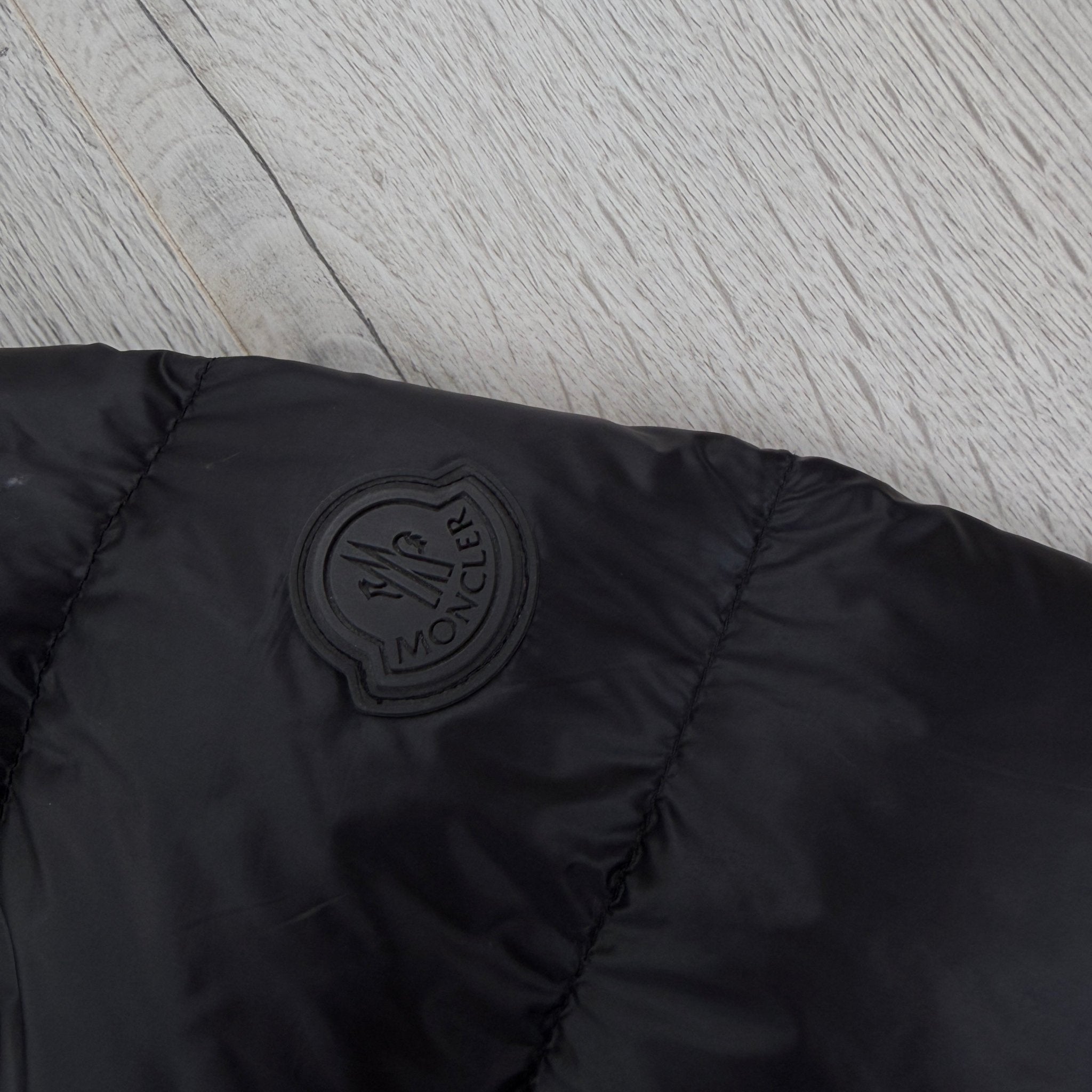Moncler Men’s Black Zip-up Peyre Down Jacket - Size 4 - Morely TrendsMoncler Type here:)