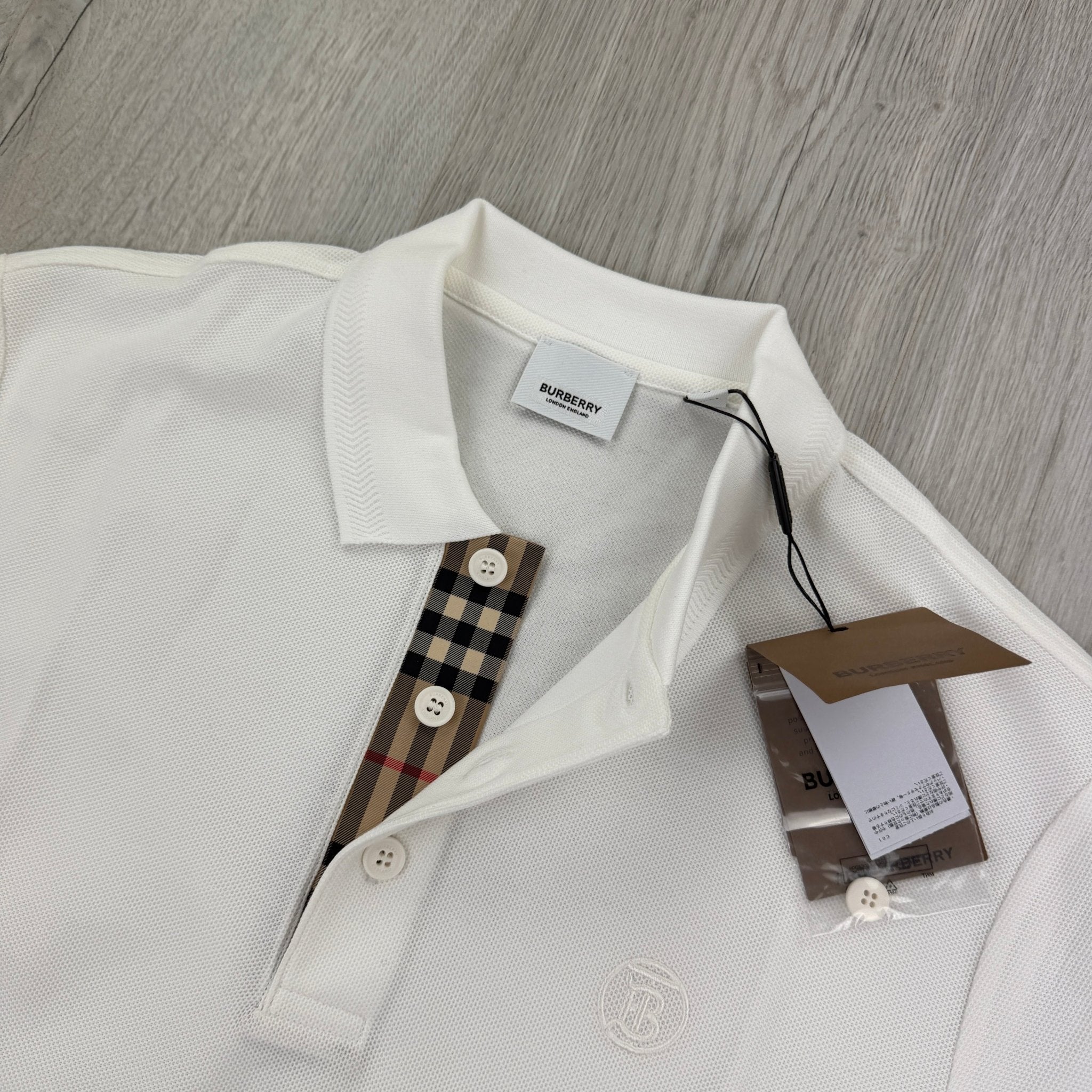 Burberry Men’s White Polo Shirt - Medium - Morely TrendsBurberry Type here:)