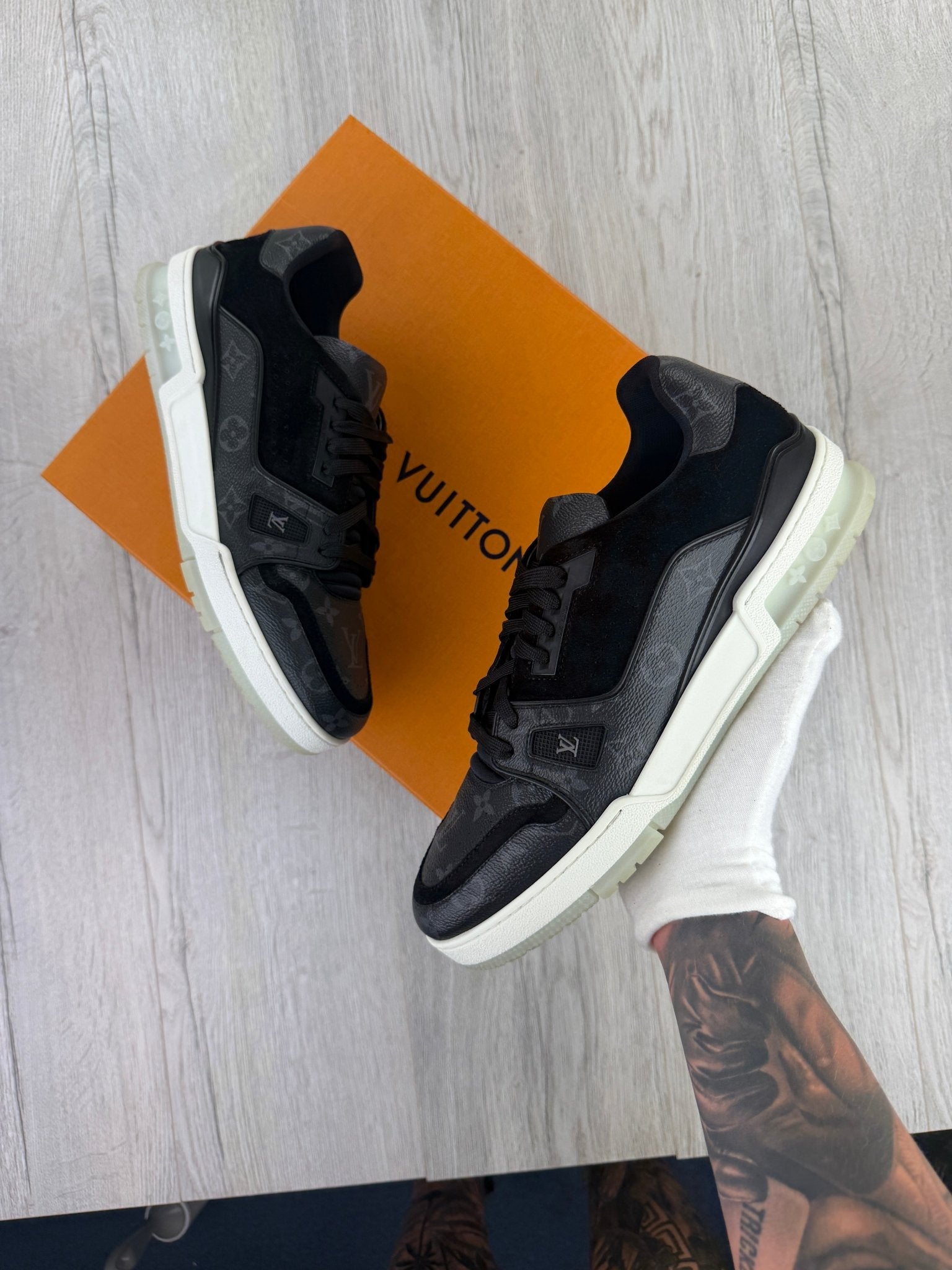 Louis Vuitton Men’s Black Low Trainers - Uk 9 (Fit 10) - Morely TrendsLouis Vuitton Type here:)