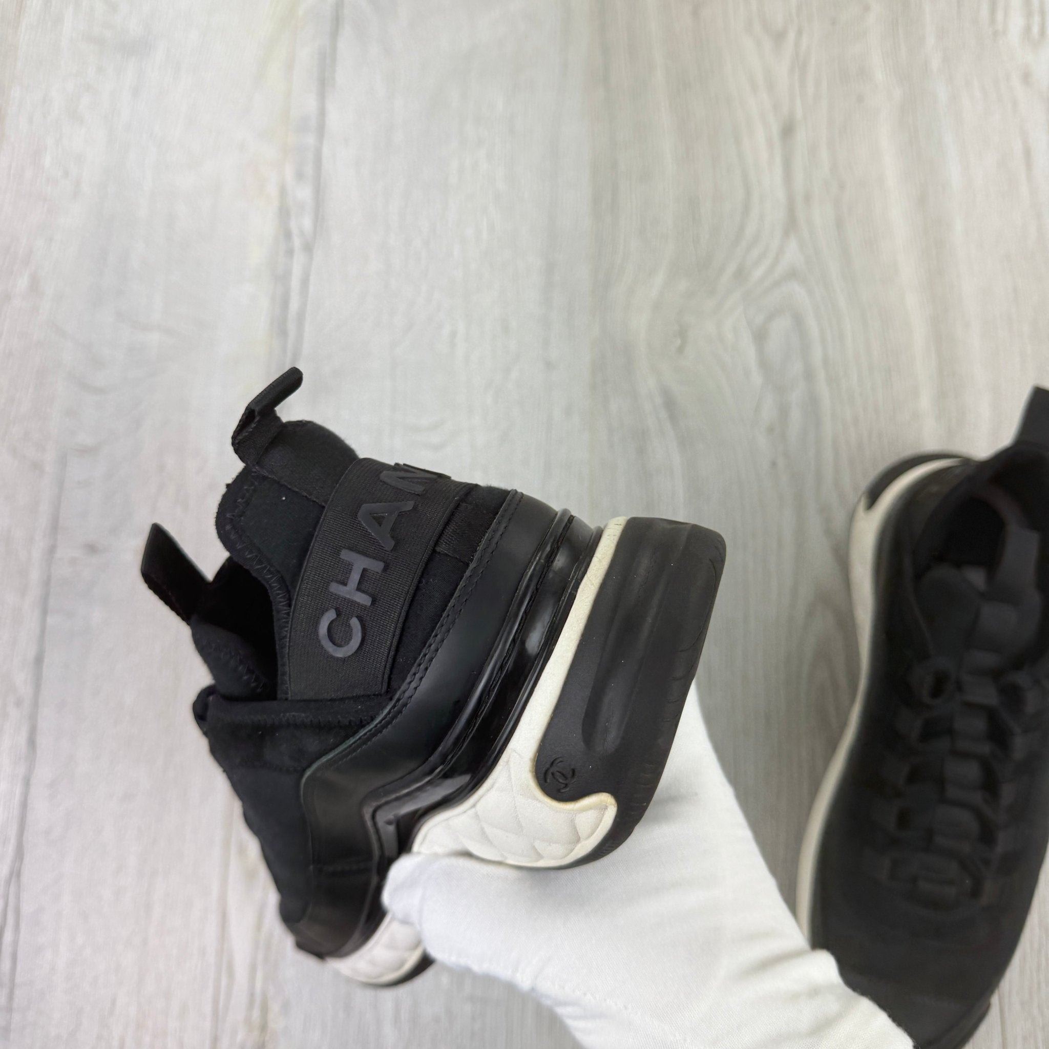 Chanel Men’s Black CC Runners - Uk 7 - Morely TrendsChanel Type here:)
