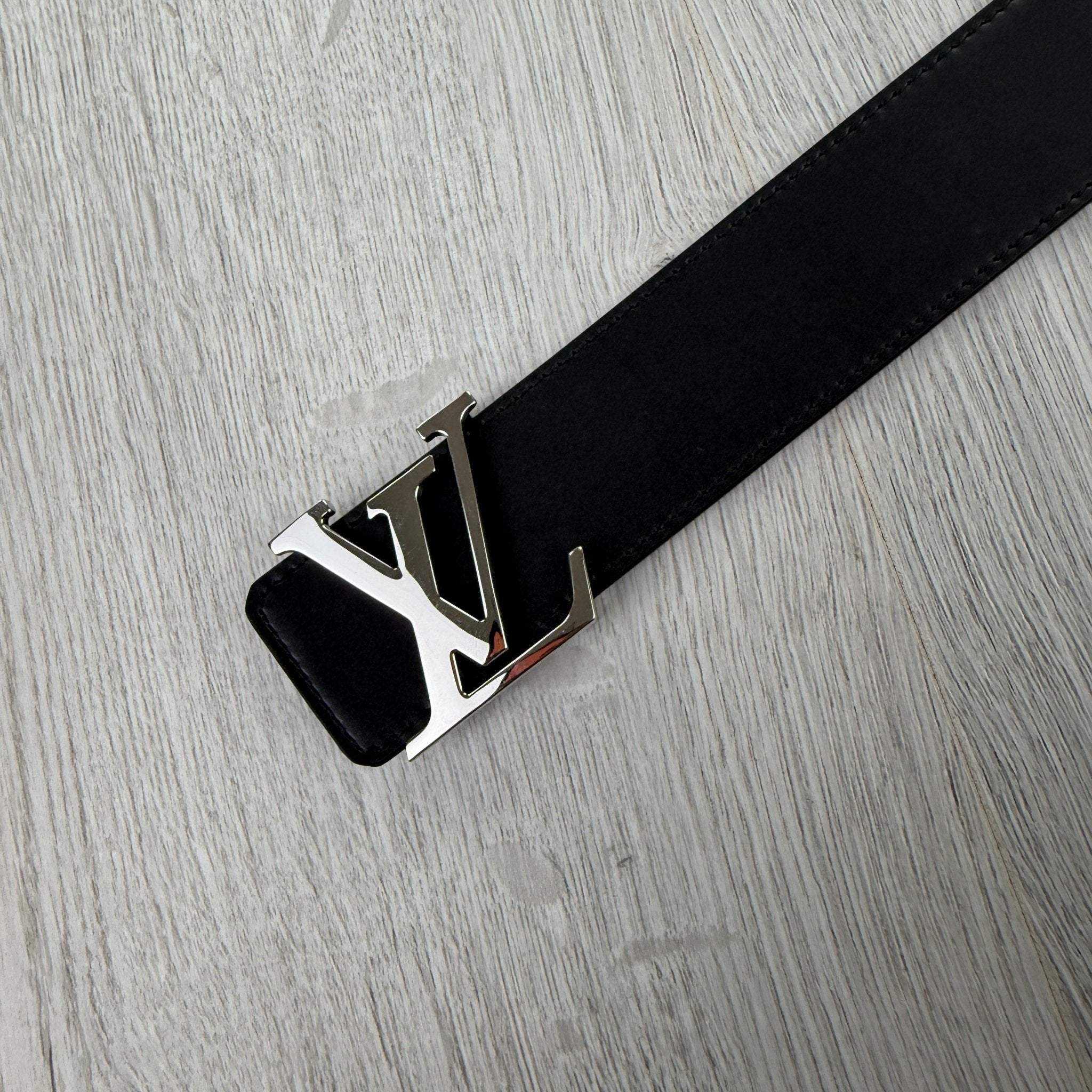 Louis Vuitton Men’s Reversible Brown Monogram / Black 40MM Silver Belt - Morely TrendsLouis Vuitton Type here:)