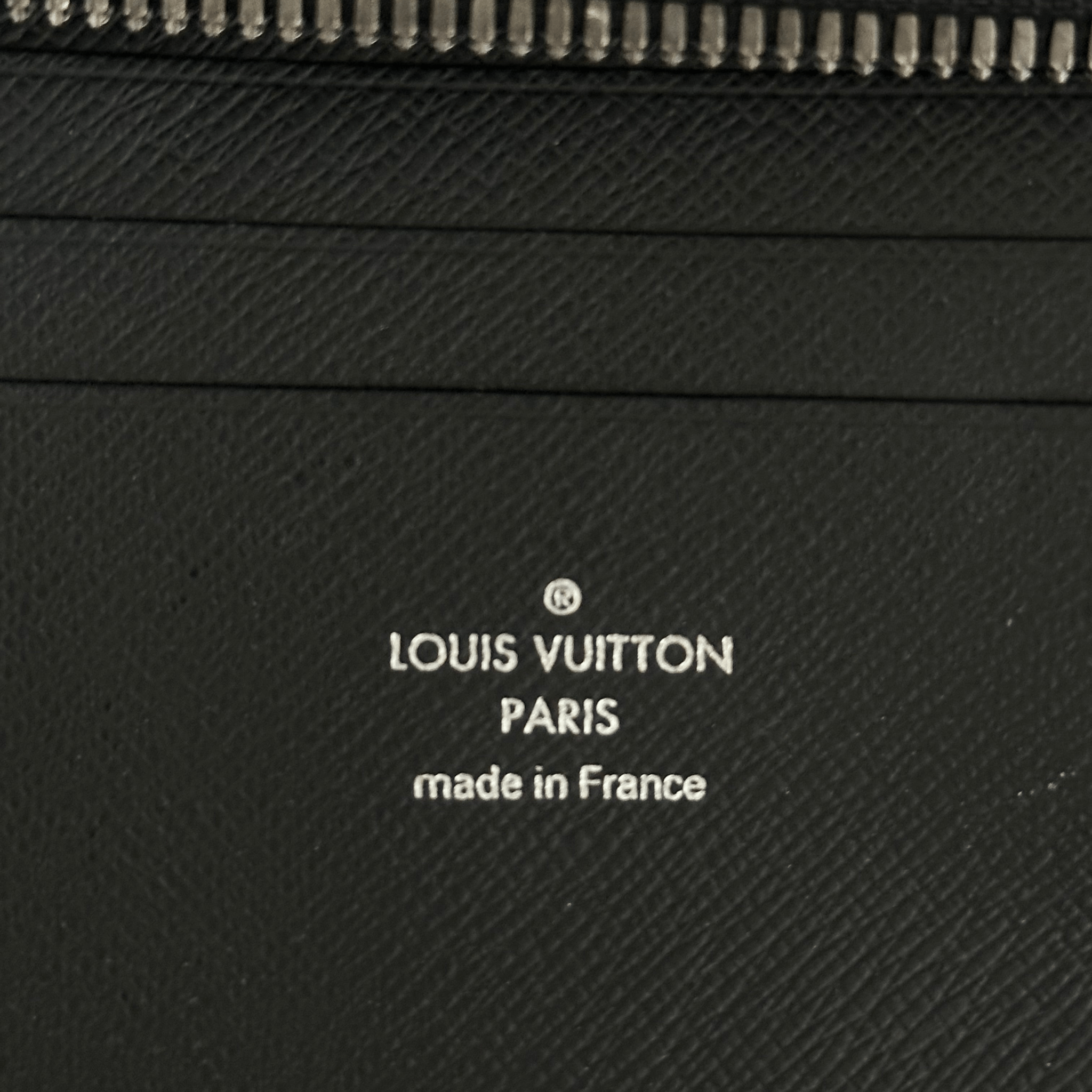 Louis Vuitton Black Eclipse Monogram Discovery Pochette PM - Morely TrendsLouis Vuitton Type here:)