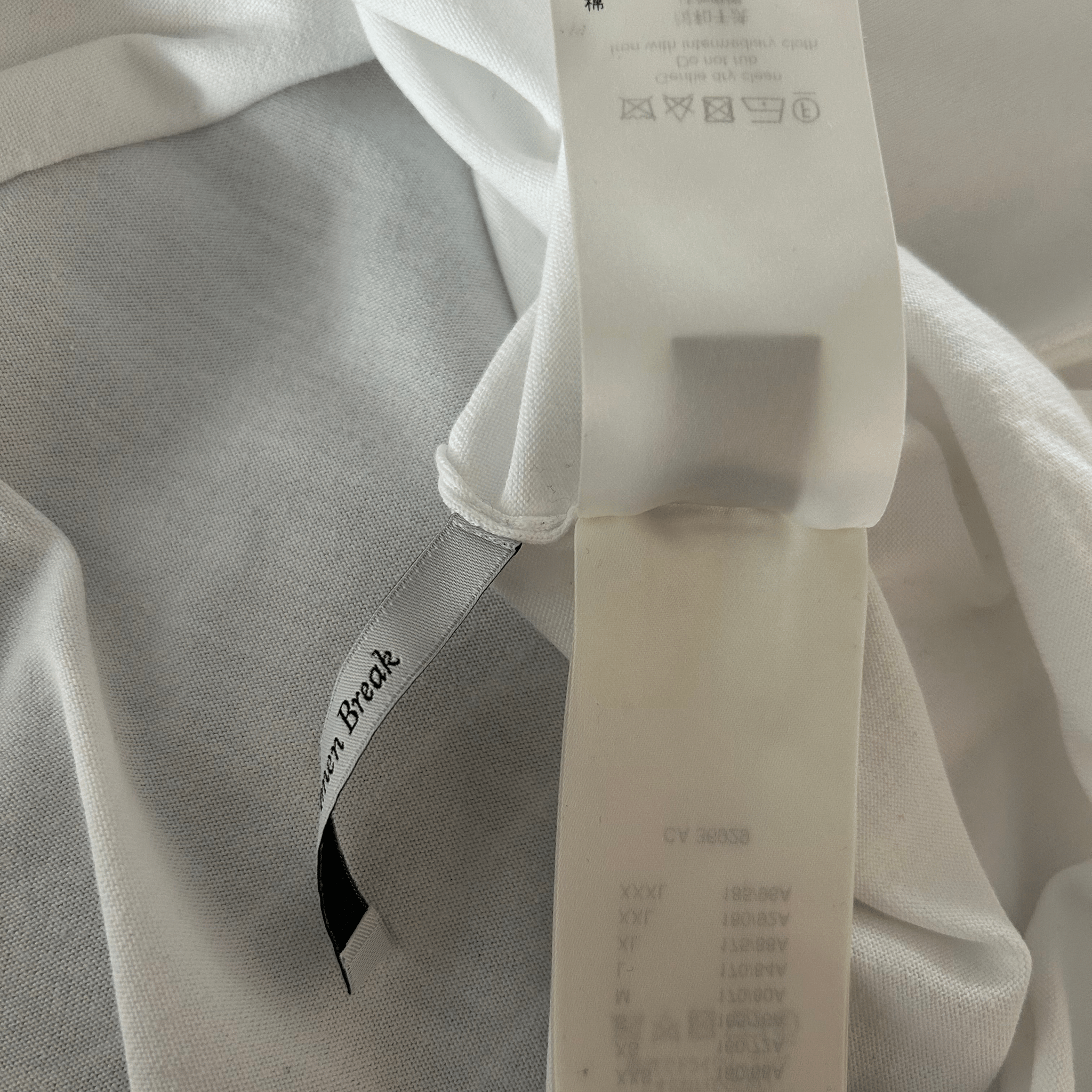 Louis Vuitton White & Green Vuitton Intarsia T-Shirt - Morely TrendsLouis Vuitton Type here:)