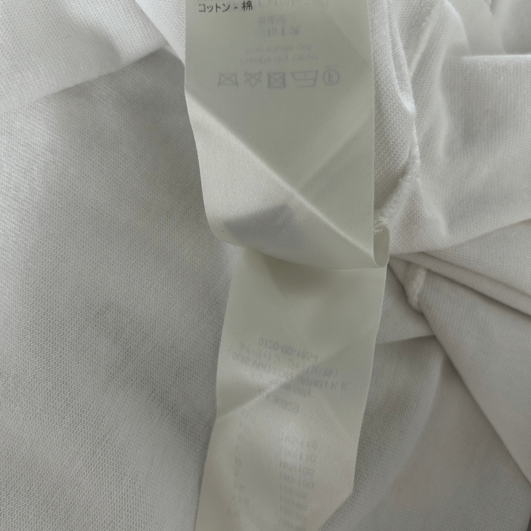 Louis Vuitton White & Black Pendant Logo T-Shirt - Morely TrendsLouis Vuitton Type here:)