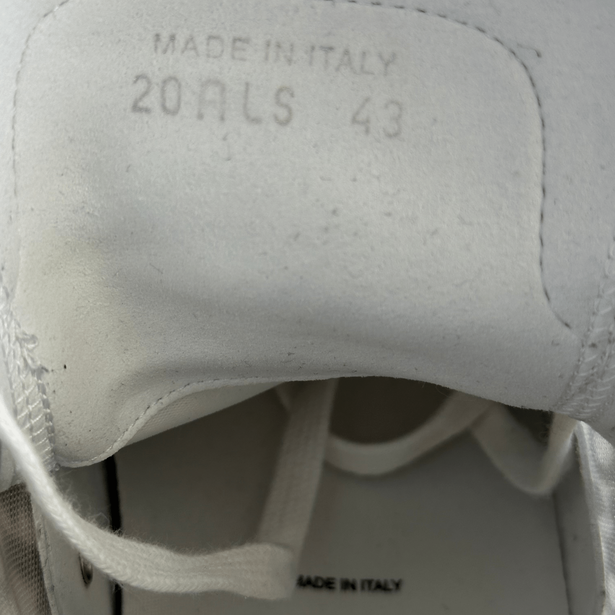 Dior Stussy White & Black Bee Oblique B23 Sneakers - Morely TrendsDior Type here:)