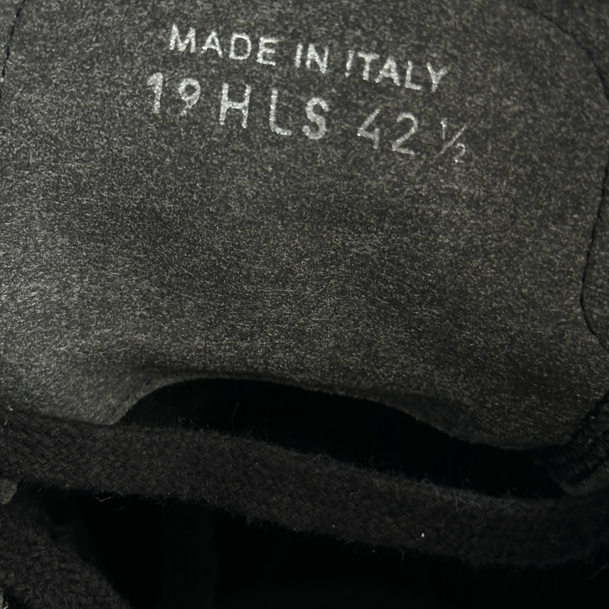 Dior Black & White Oblique B23 Sneakers - Morely TrendsDior Type here:)