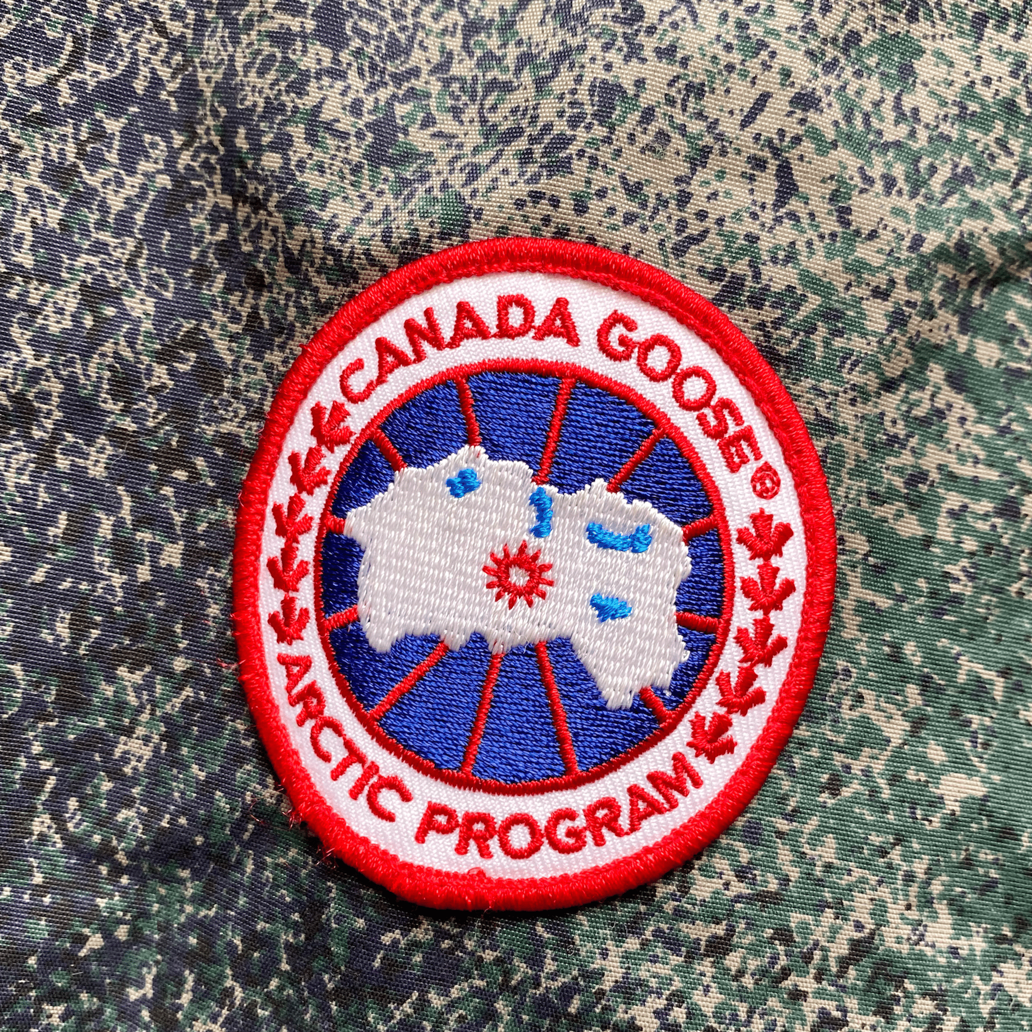 Canada Goose Navy Sandstorm Camo Voyager Men's Jacket - Morely TrendsCanada Goose Type here:)