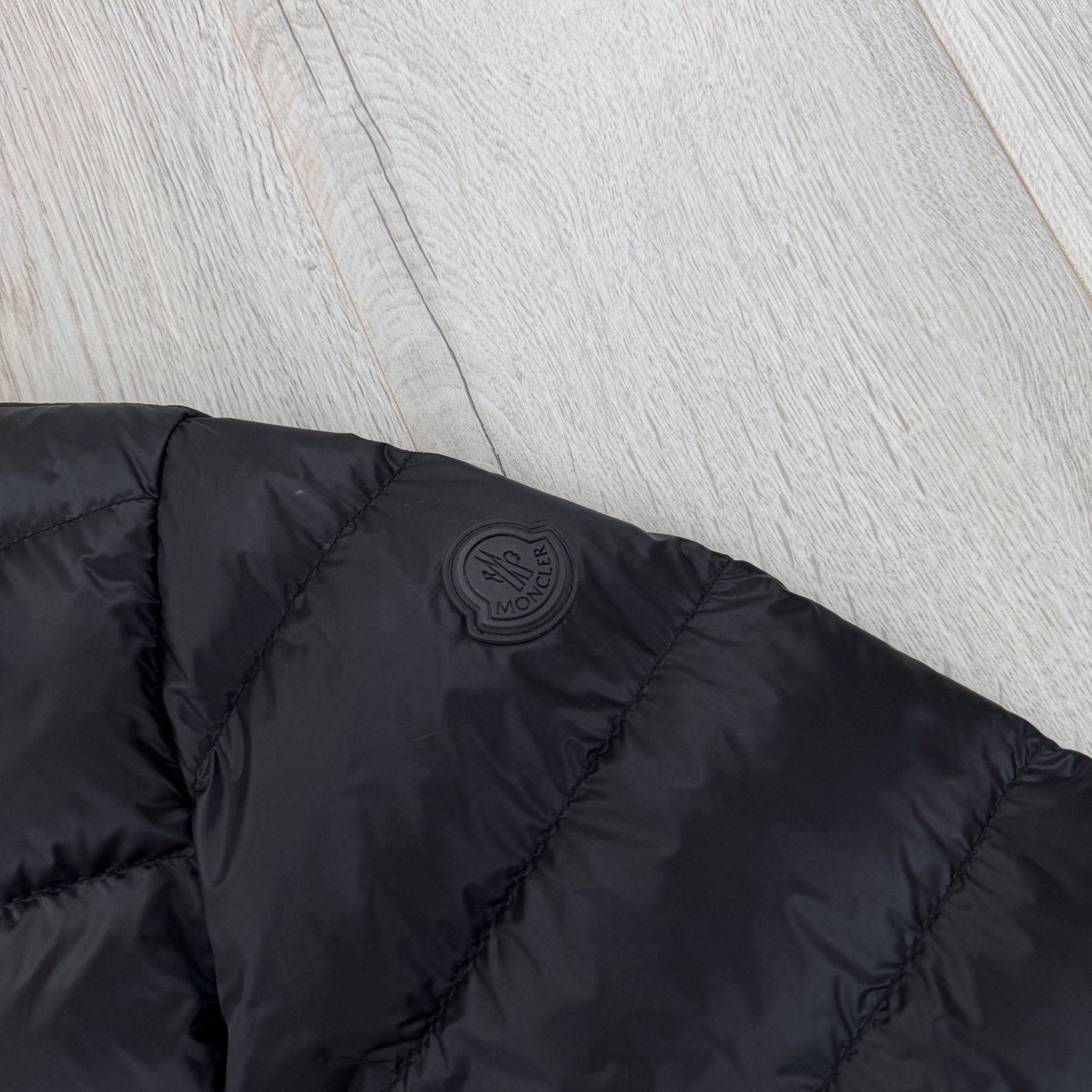 Moncler Men’s Black Zip-up Peyre Down Jacket - Size 4 - Morely TrendsMoncler Type here:)