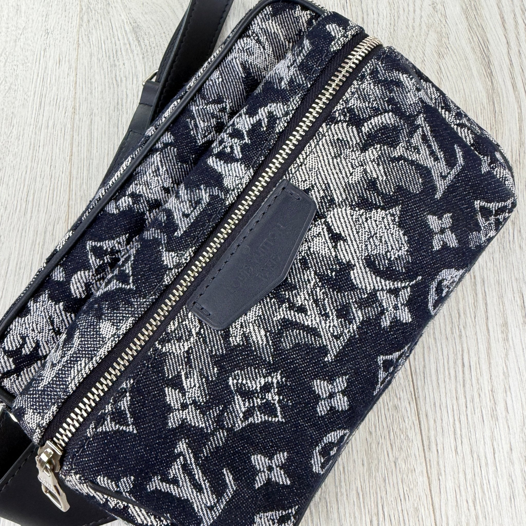 Louis Vuitton Men’s Monogram Tapestry Outdoor Belt Bag - Morely TrendsGucci Type here:)