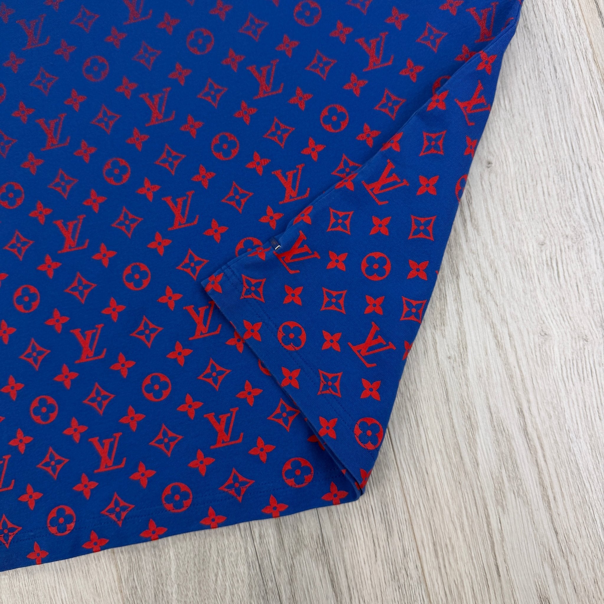 Louis Vuitton Men’s Blue & Red Gradient T-shirt - Small - Morely TrendsLouis Vuitton Type here:)
