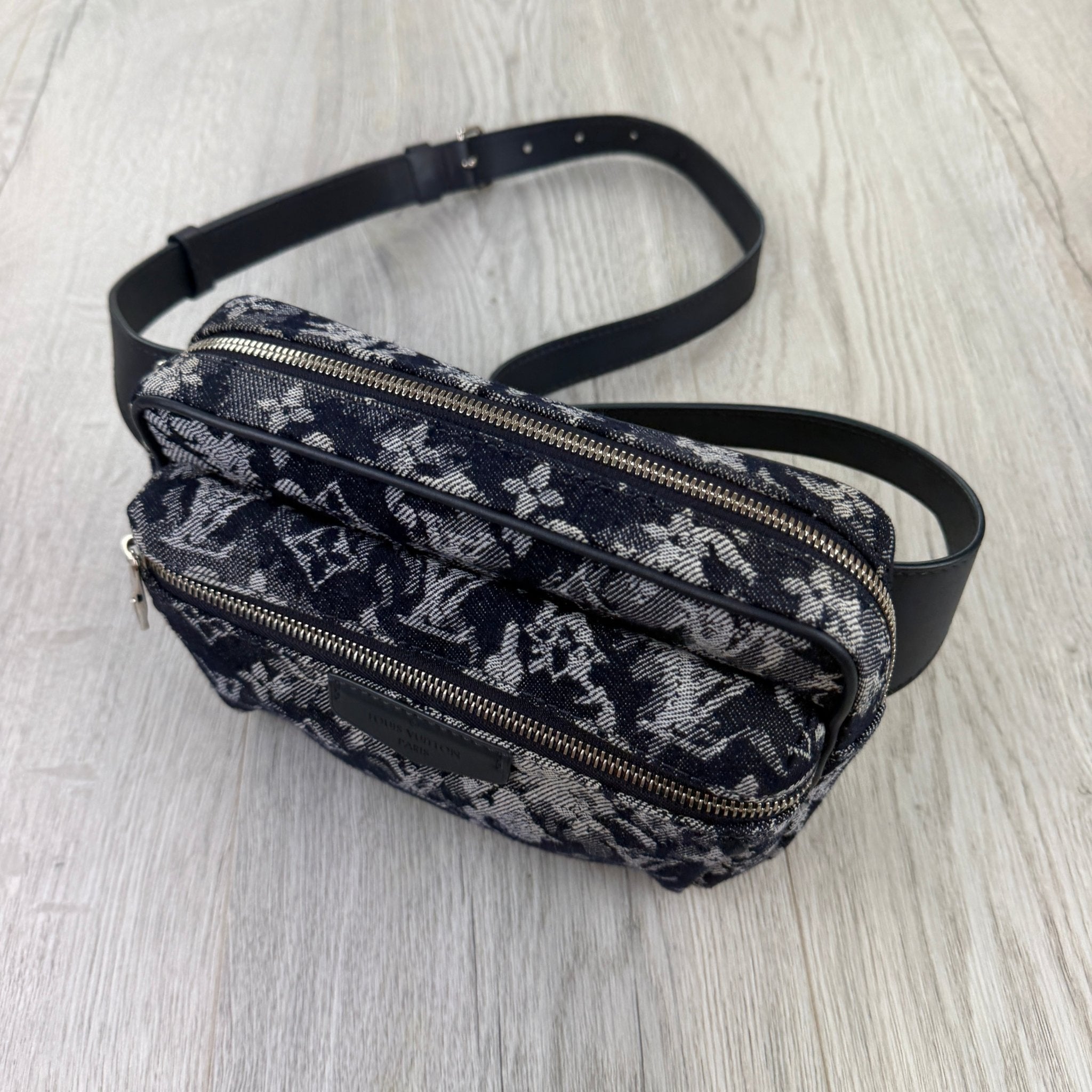 Louis Vuitton Men’s Monogram Tapestry Outdoor Belt Bag - Morely TrendsGucci Type here:)