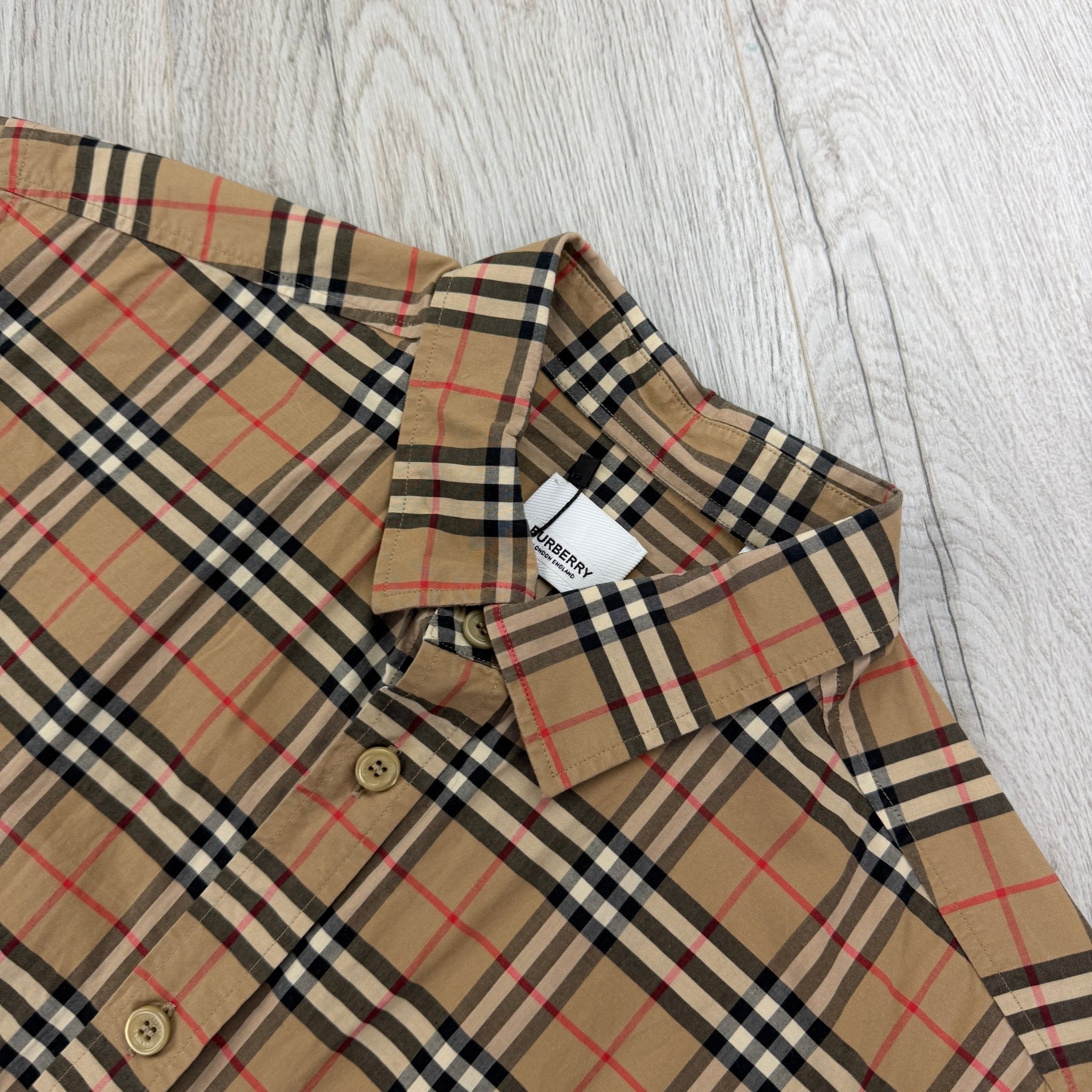 Burberry Men’s Button Up Short-sleeve Shirt - Large - Morely TrendsBurberry Type here:)
