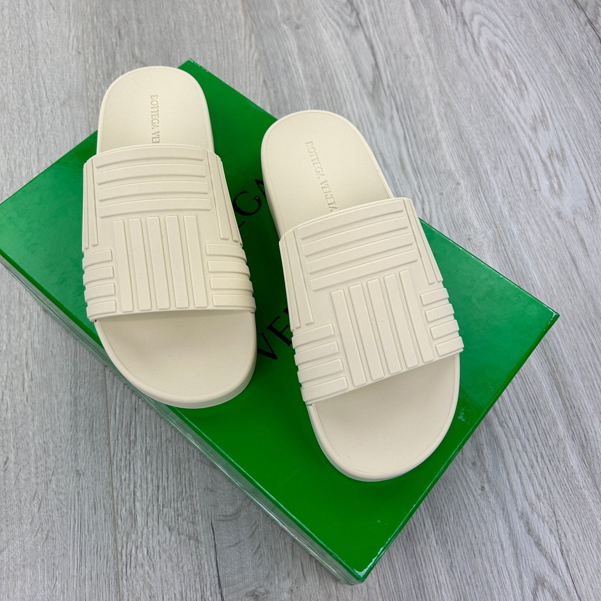 Bottega Veneta Women’s Cream Slides - Uk 5 - Morely TrendsBottega Veneta Type here:)