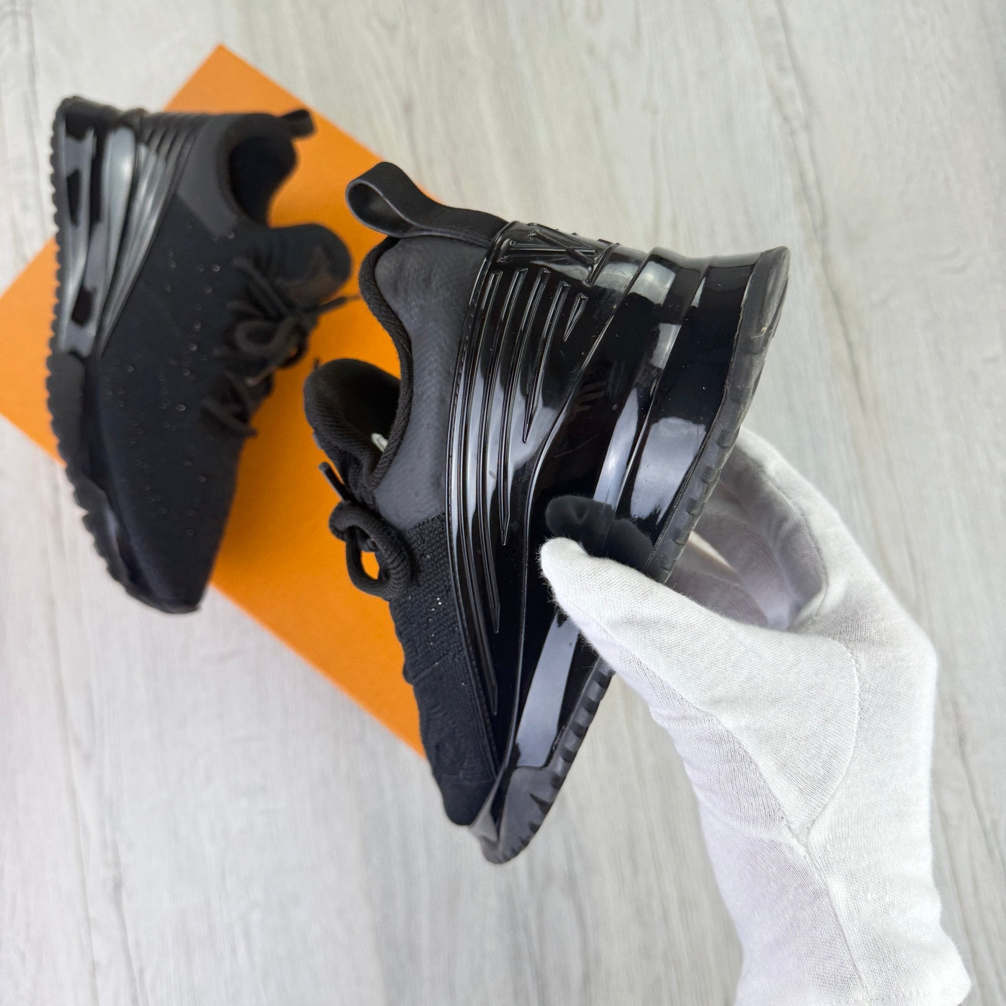 Louis Vuitton Men’s VNR Black Trainers - Uk 6.5 (Fit 7) - Morely TrendsLouis Vuitton Type here:)