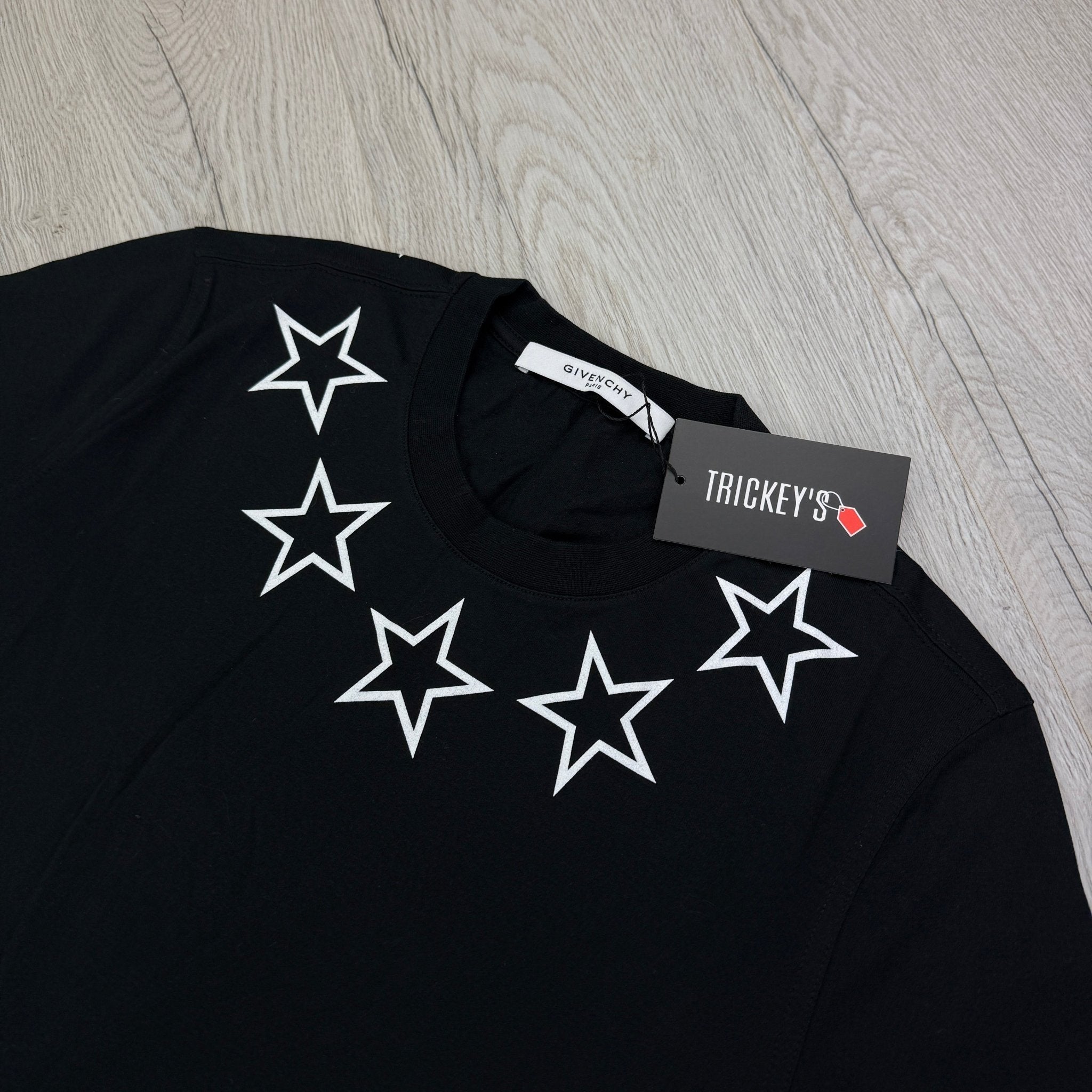Givenchy Men’s Black Star Collar Slim T-shirt - Morely TrendsGivenchy Type here:)
