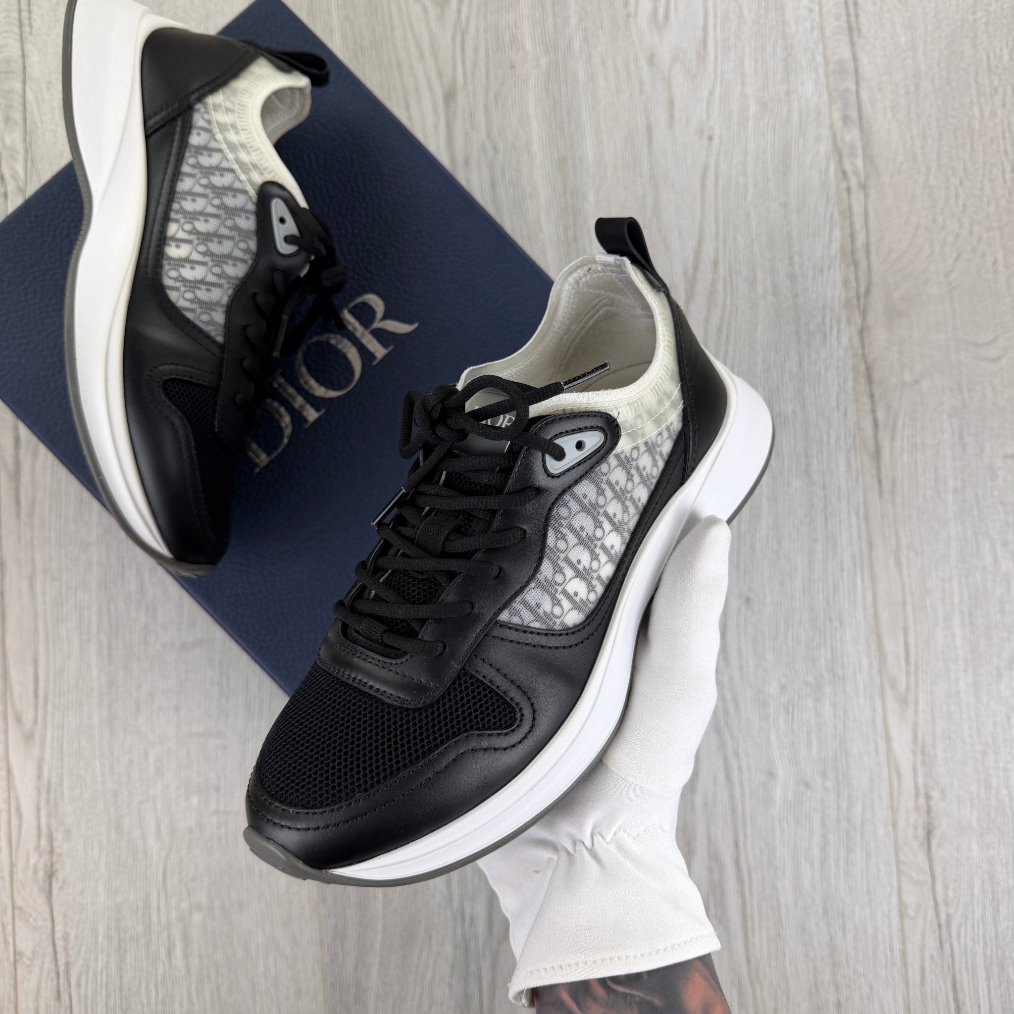 Dior B25 Men’s Black & White Trainers - 40 (Fit Uk 6.5) - Morely TrendsDior Type here:)