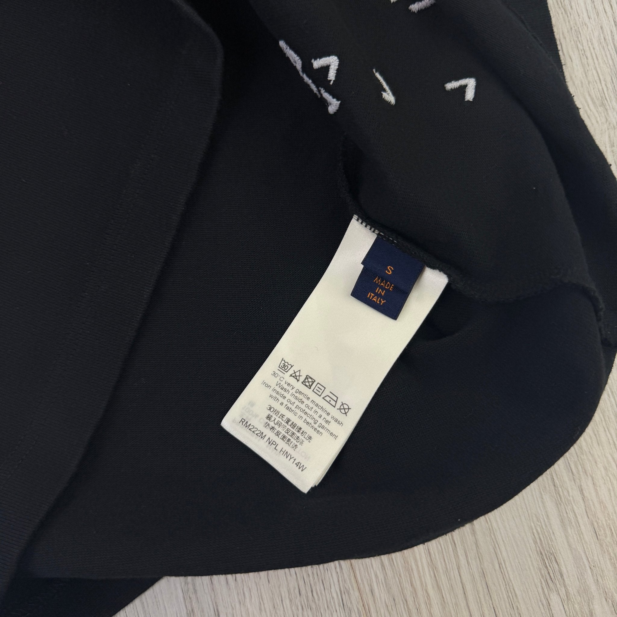 Louis Vuitton Men’s LV Spread Embroidery Black T-Shirt - Small - Morely TrendsLouis Vuitton Type here:)