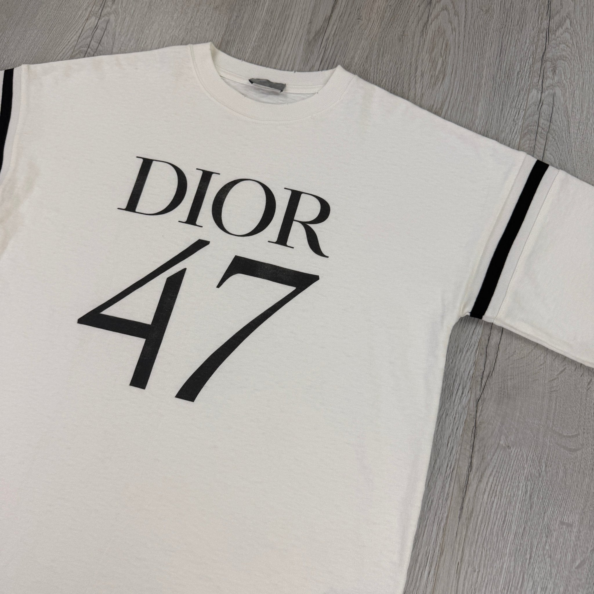 Christian Dior Men’s White T-shirt - XS Oversized - Morely TrendsDior Type here:)