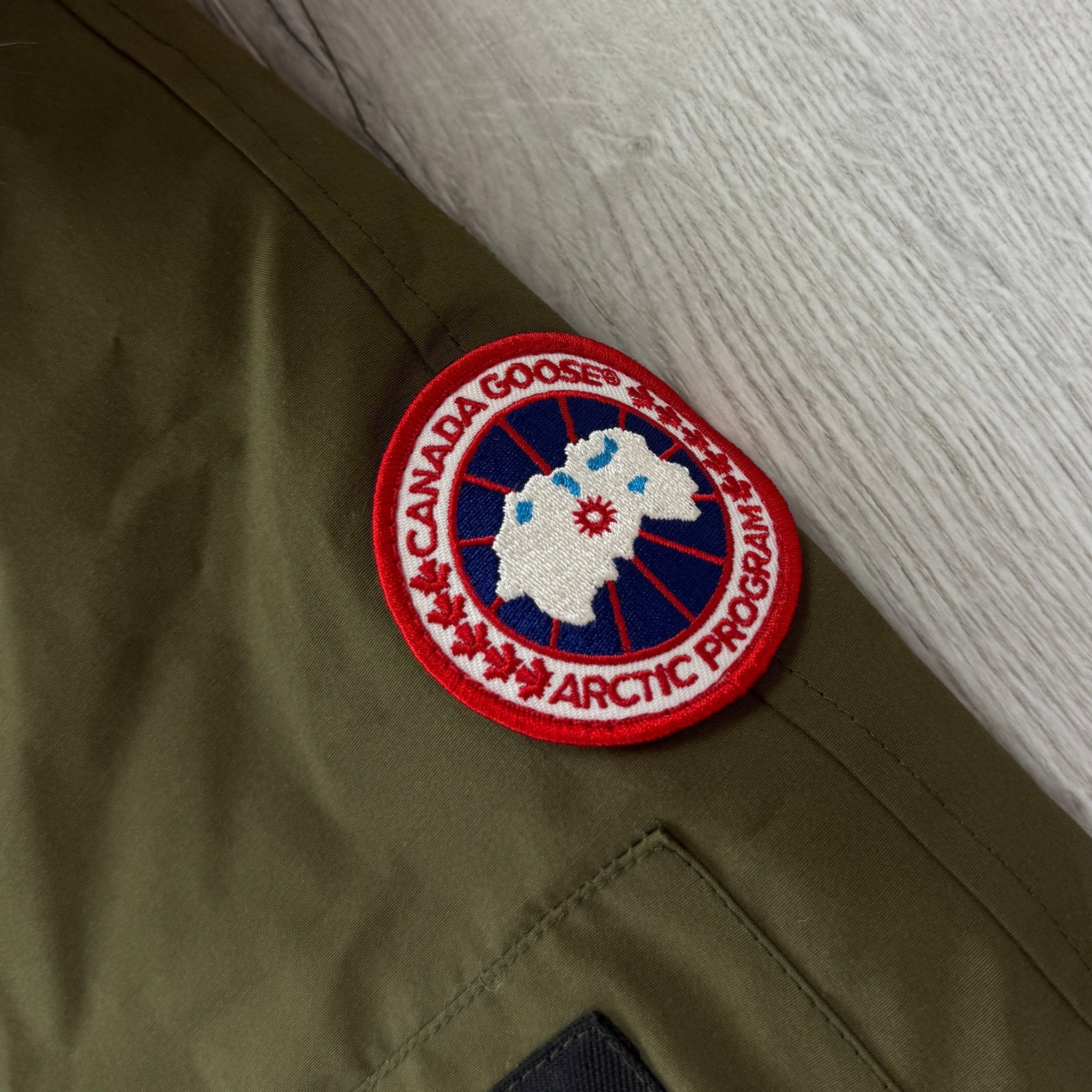 Canada Goose Men’s Khaki Chilliwack Jacket - XL - Morely TrendsCanada goose Type here:)