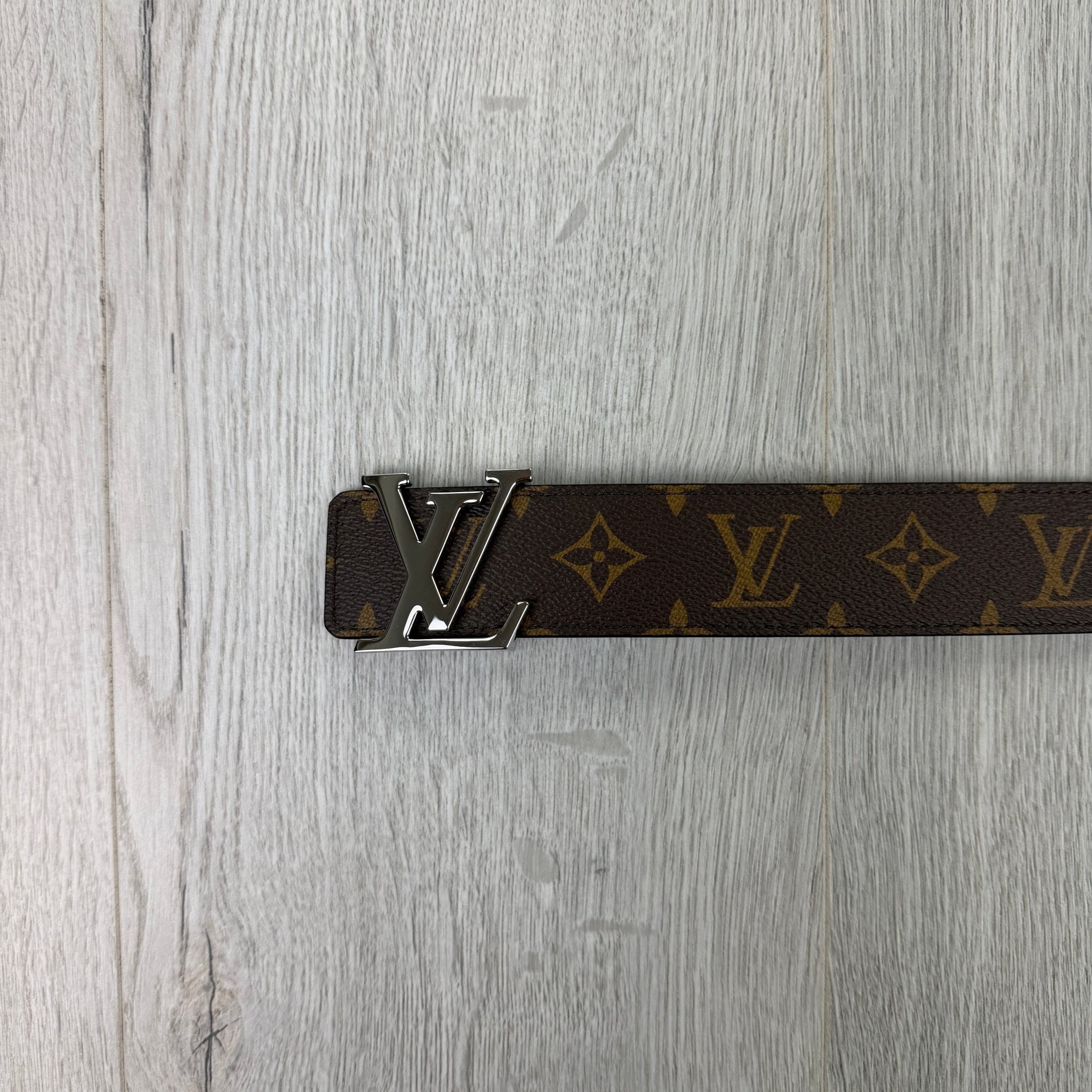 Louis Vuitton Men’s Reversible Brown Monogram / Black 40MM Silver Belt - Morely TrendsLouis Vuitton Type here:)