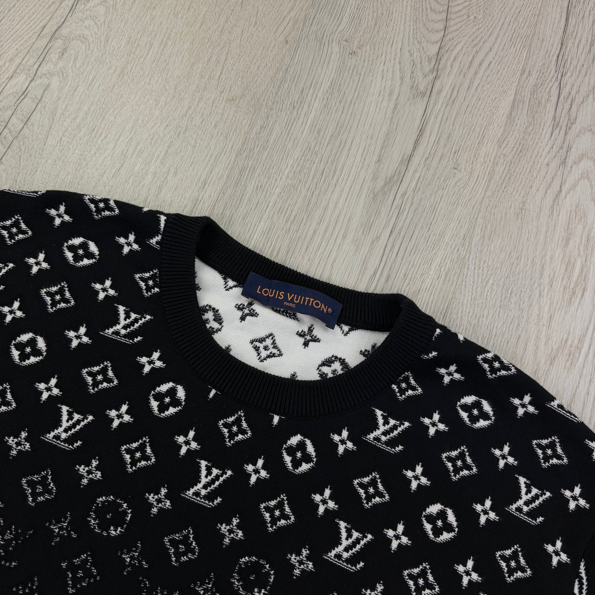 Louis Vuitton Men’s Black Gradient Crewneck Jumper - XL - Morely TrendsLouis Vuitton Type here:)