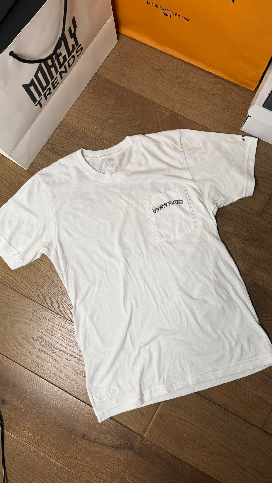 Chrome script tee size small - Morely TrendsMorely Trends Type here:)