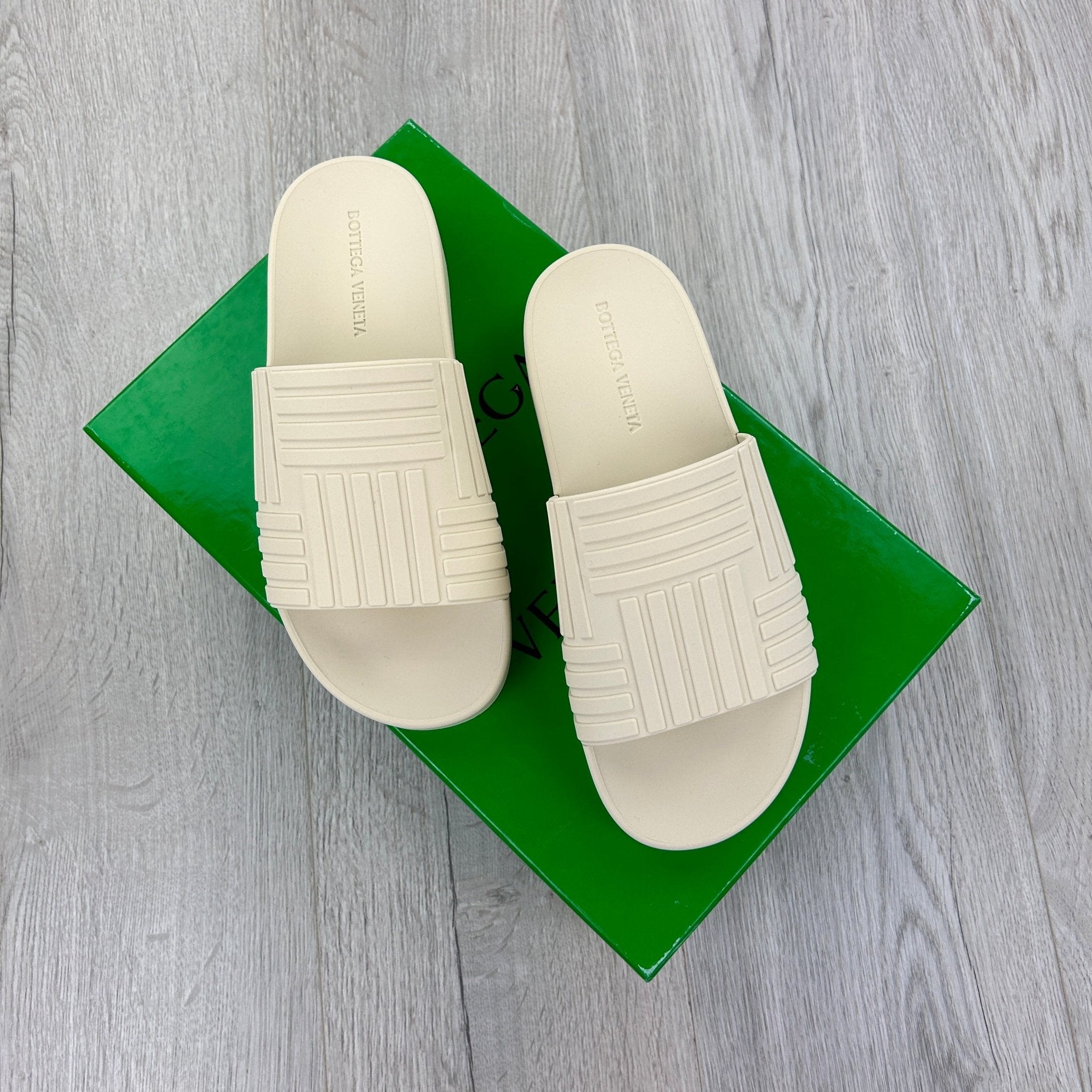 Bottega Veneta Women’s Cream Slides - Uk 5 - Morely TrendsBottega Veneta Type here:)