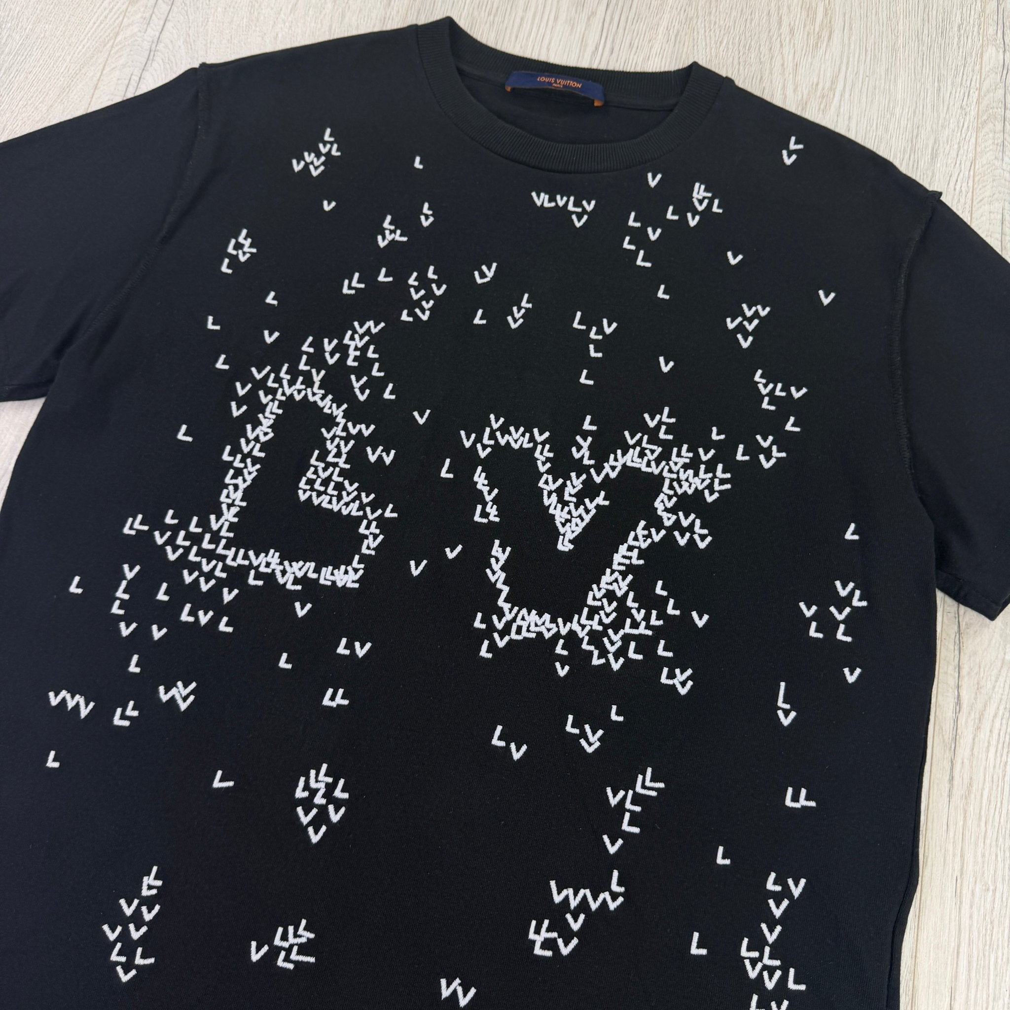 Louis Vuitton Men’s LV Spread Embroidery Black T-Shirt - Small - Morely TrendsLouis Vuitton Type here:)