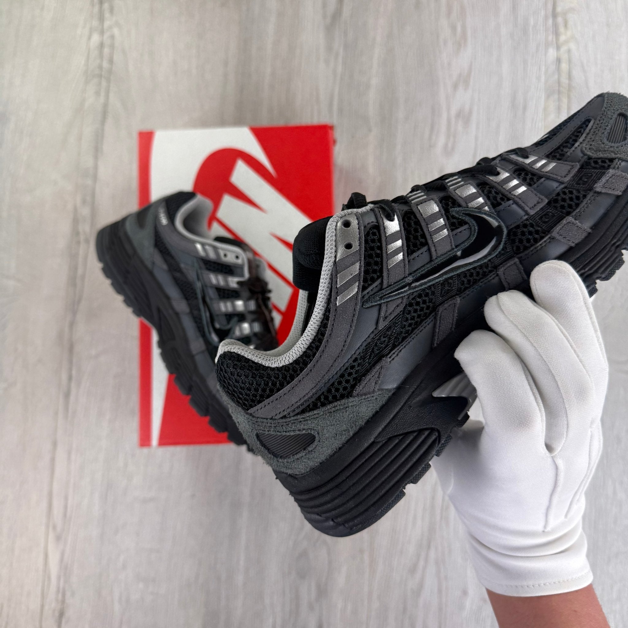 Nike P-6000 Men’s Anthracite Black/Chrome Trainers - Morely TrendsNike Type here:)