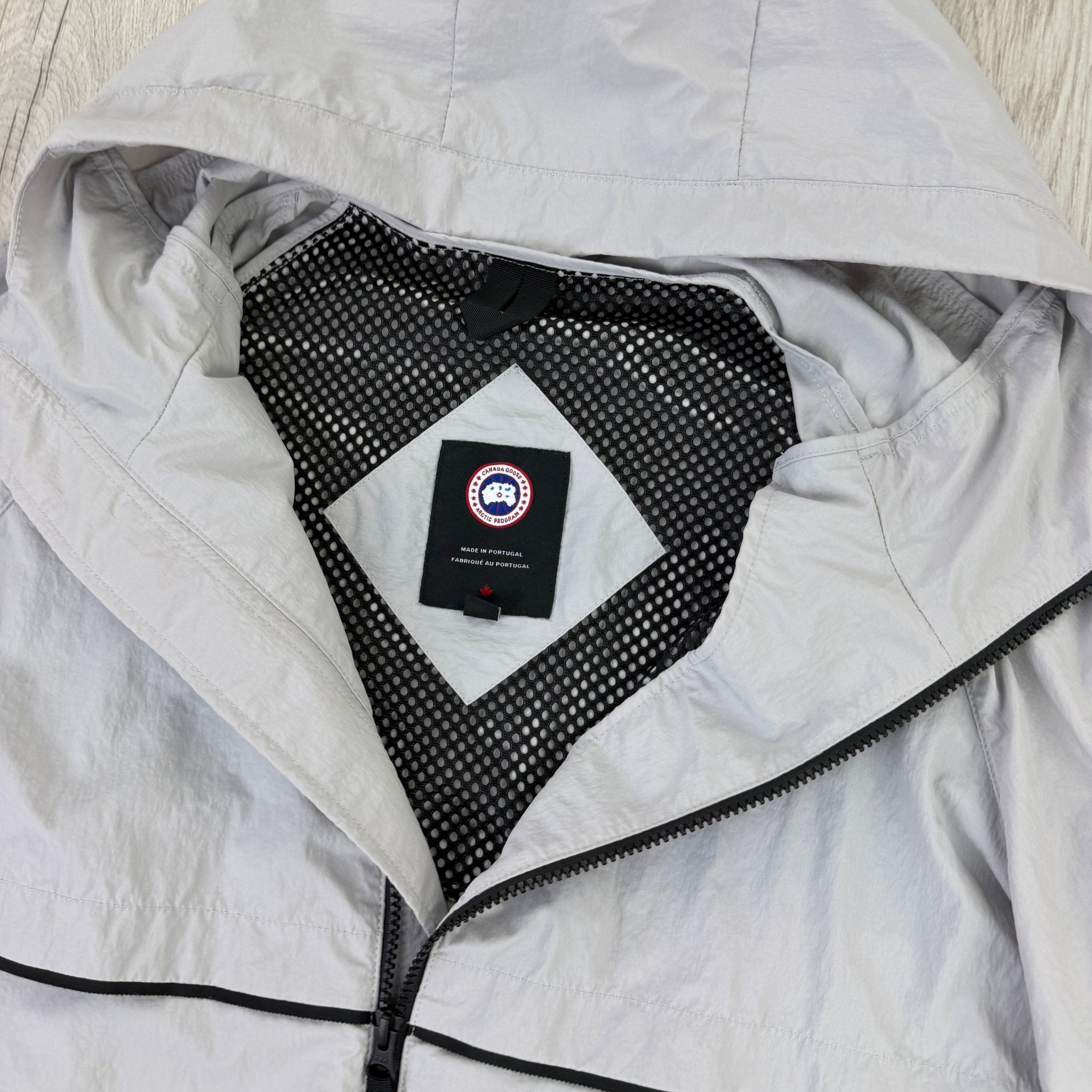 Canada Goose Men’s Light Grey Black Badge Windbreaker Jacket - XL - Morely TrendsCanada goose Type here:)