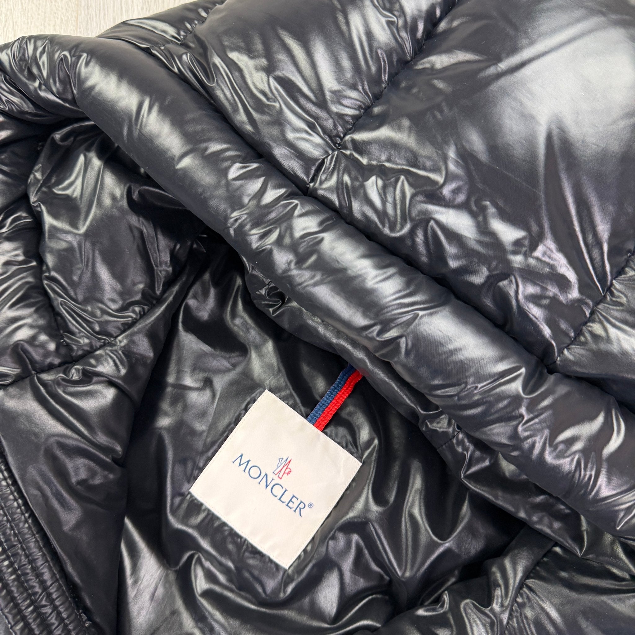 Moncler Men’s Black Ecrins Jacket - Size 5 - Morely TrendsMoncler Type here:)