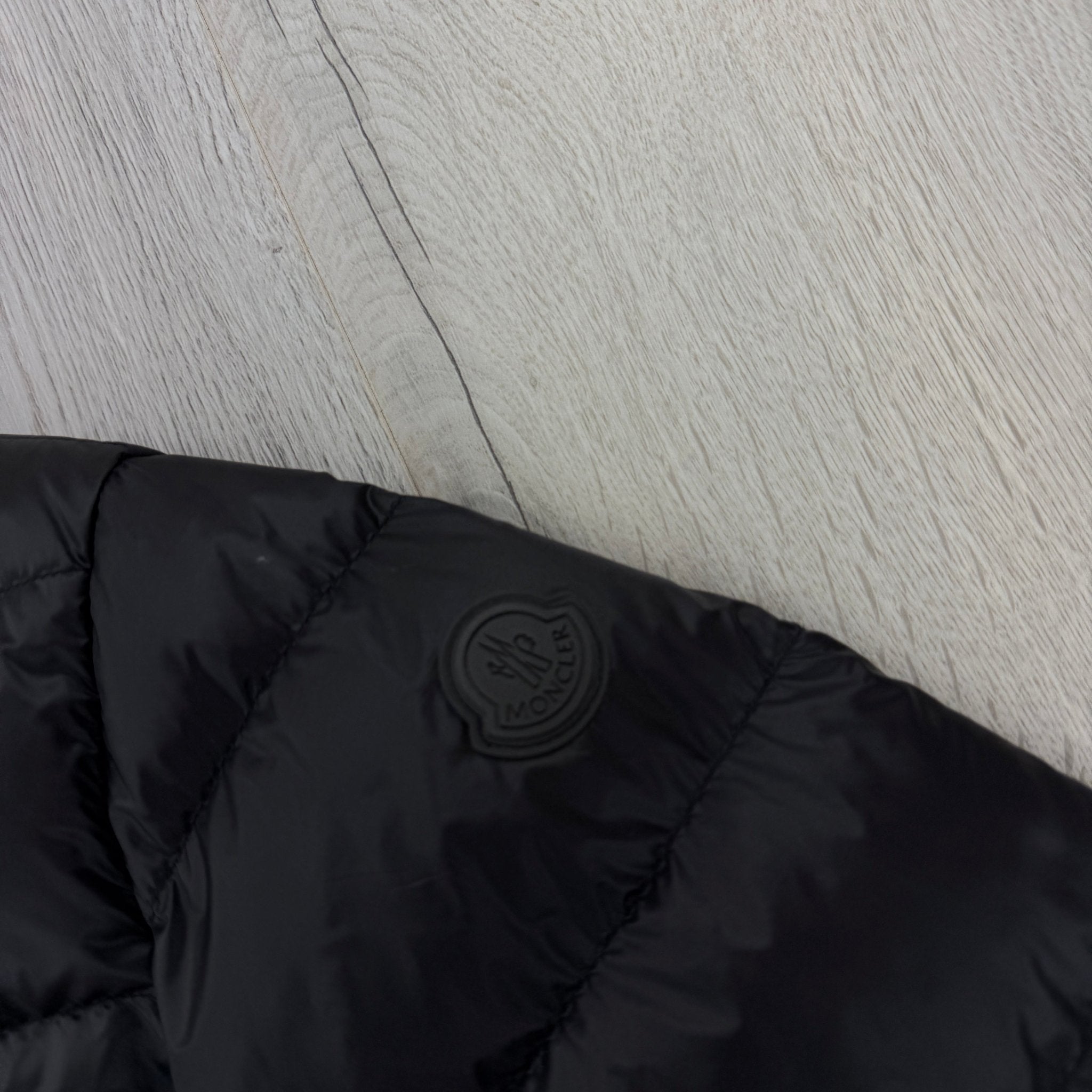 Moncler Men’s Black Zip-up Peyre Down Jacket - Size 4 - Morely TrendsMoncler Type here:)