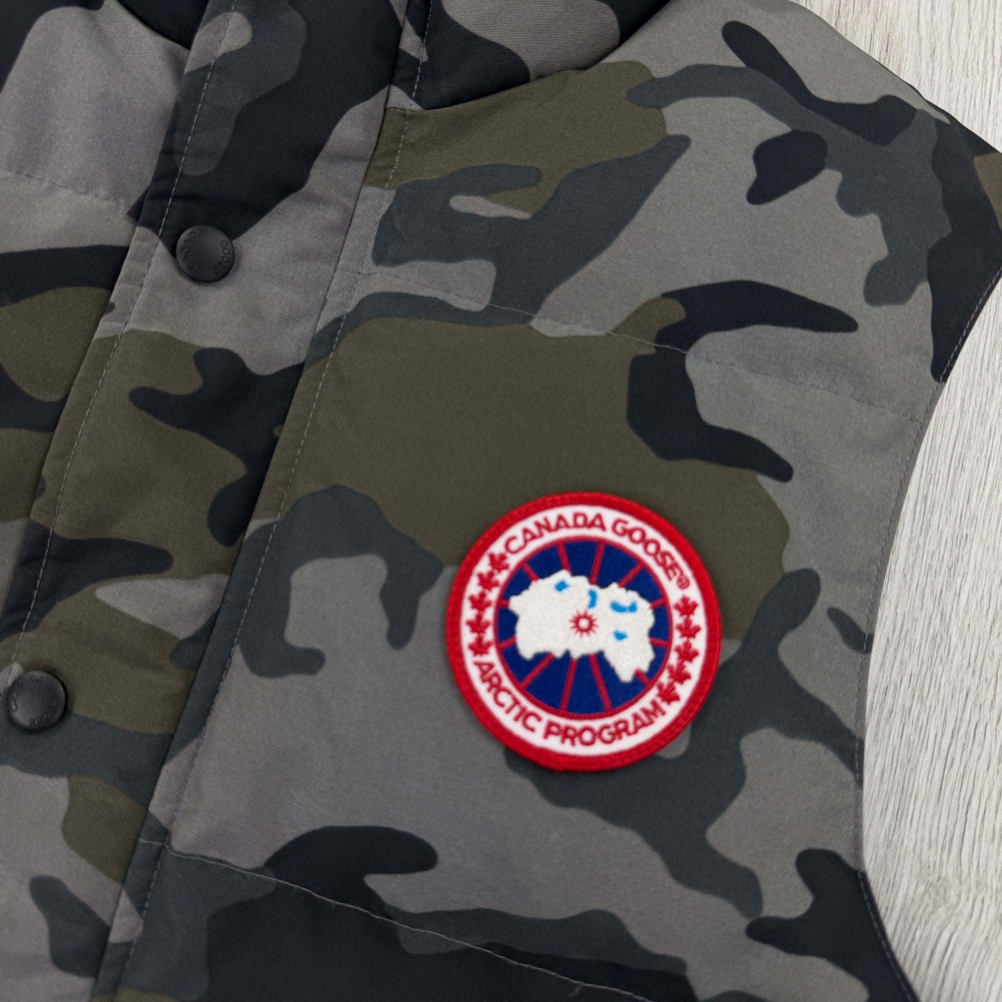 Canada Goose Men’s Camo Bodywarmer - Large - Morely TrendsCanada goose Type here:)