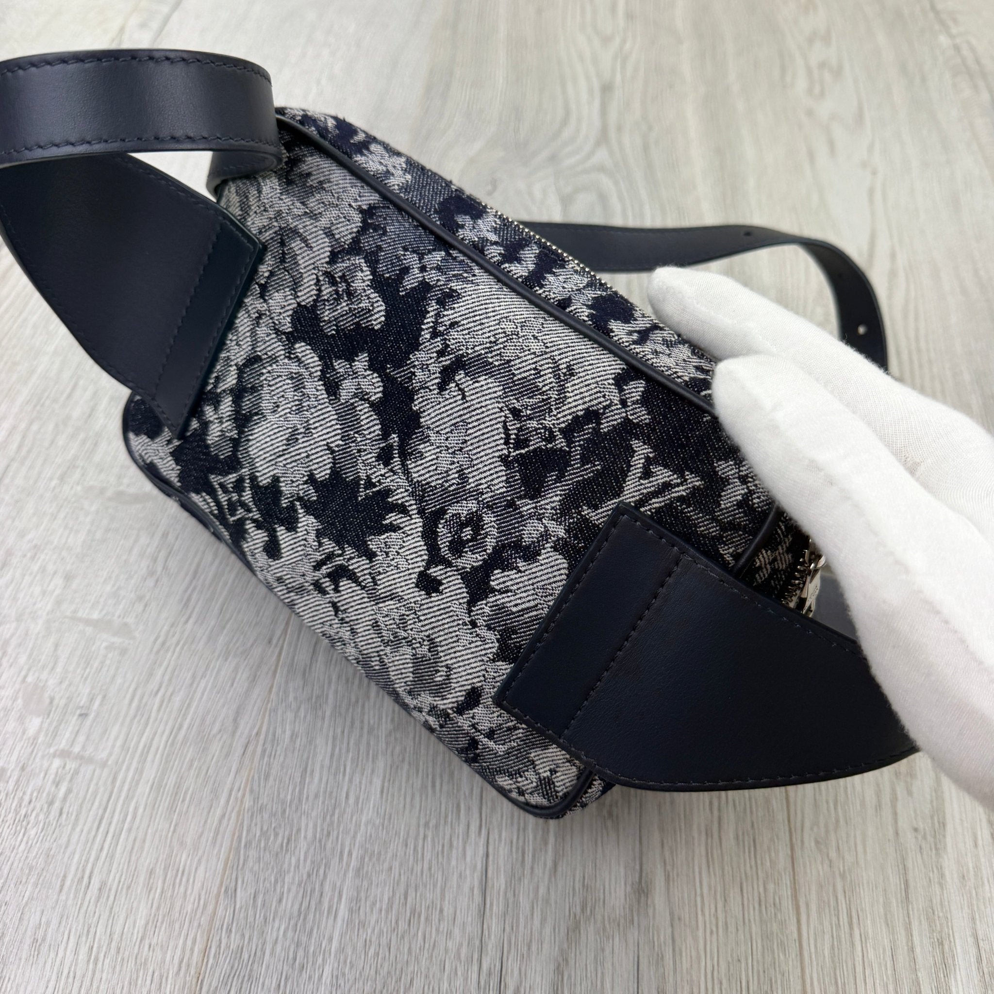 Louis Vuitton Men’s Monogram Tapestry Outdoor Belt Bag - Morely TrendsGucci Type here:)