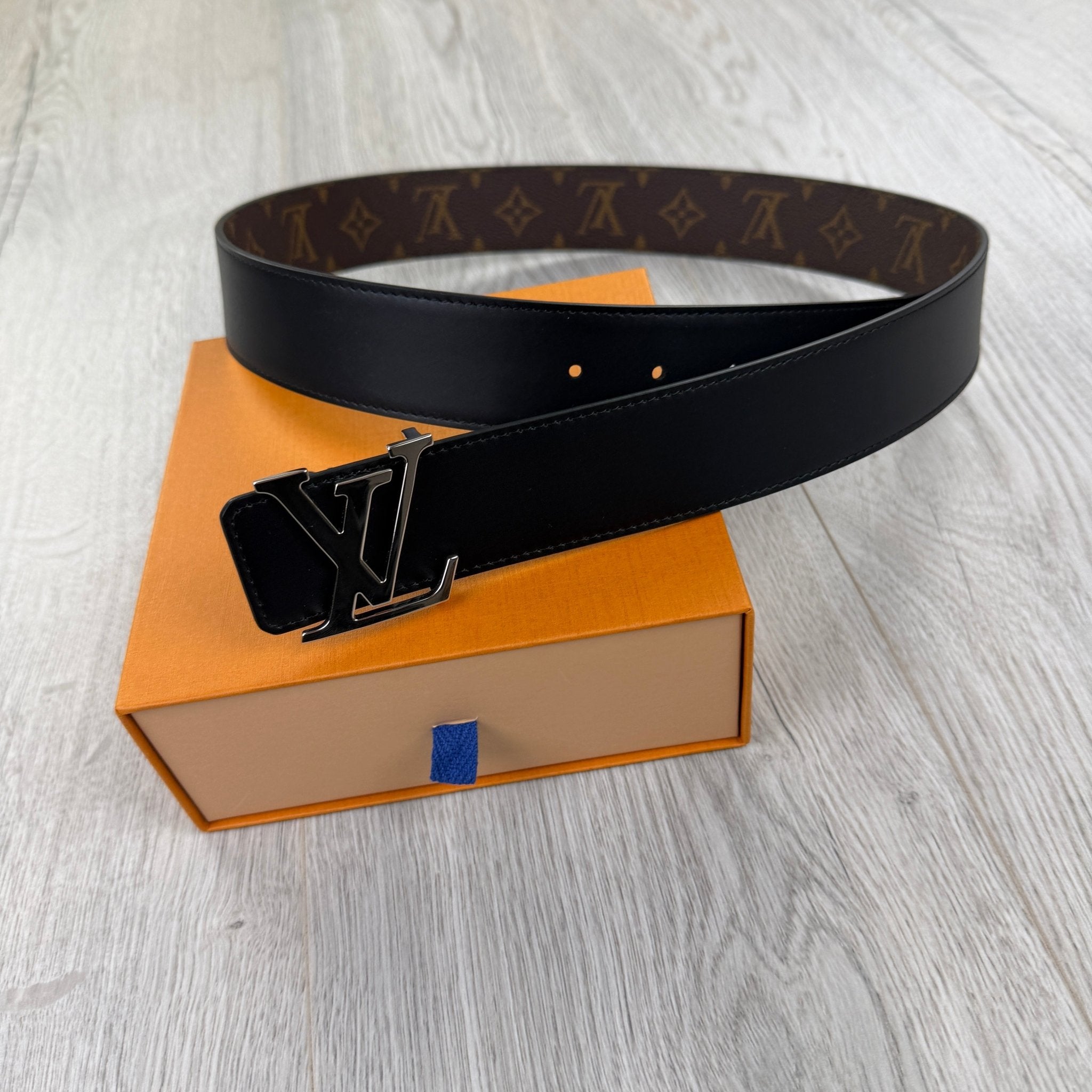 Louis Vuitton Men’s Reversible Brown Monogram / Black 40MM Silver Belt - Morely TrendsLouis Vuitton Type here:)