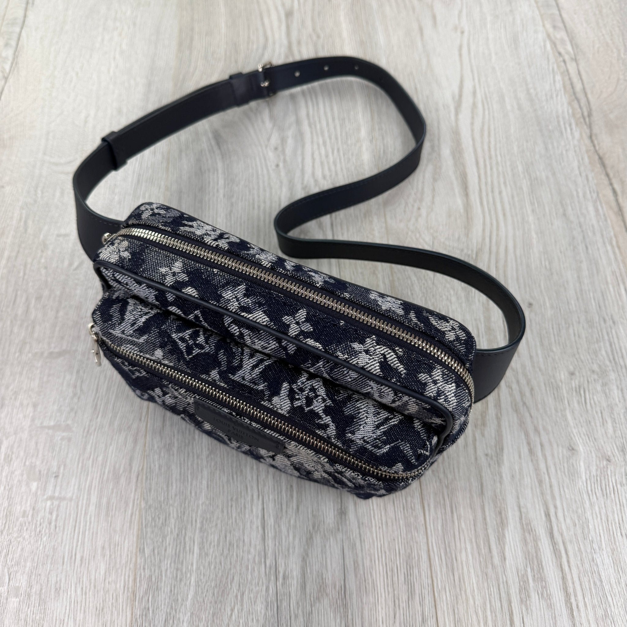 Louis Vuitton Men’s Monogram Tapestry Outdoor Belt Bag - Morely TrendsGucci Type here:)