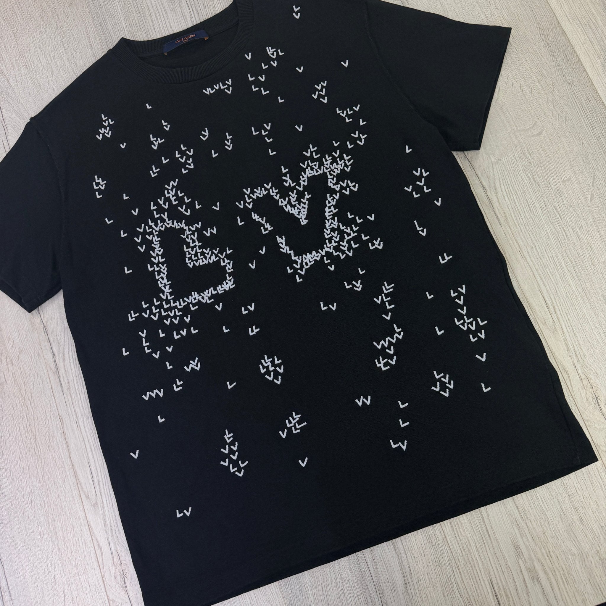 Louis Vuitton Men’s LV Spread Embroidery Black T-Shirt - Small - Morely TrendsLouis Vuitton Type here:)