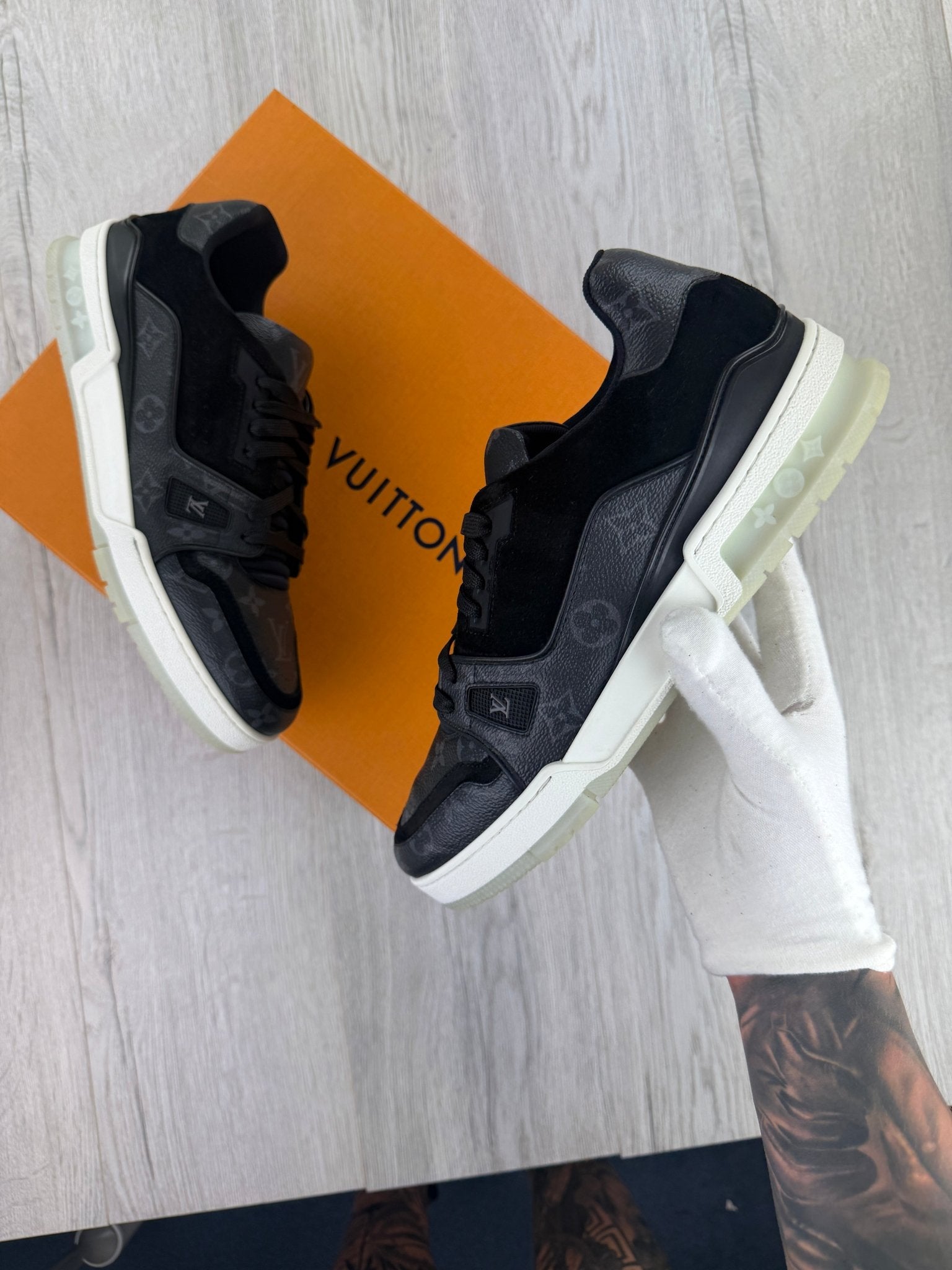 Louis Vuitton Men’s Black Low Trainers - Uk 9 (Fit 10) - Morely TrendsLouis Vuitton Type here:)