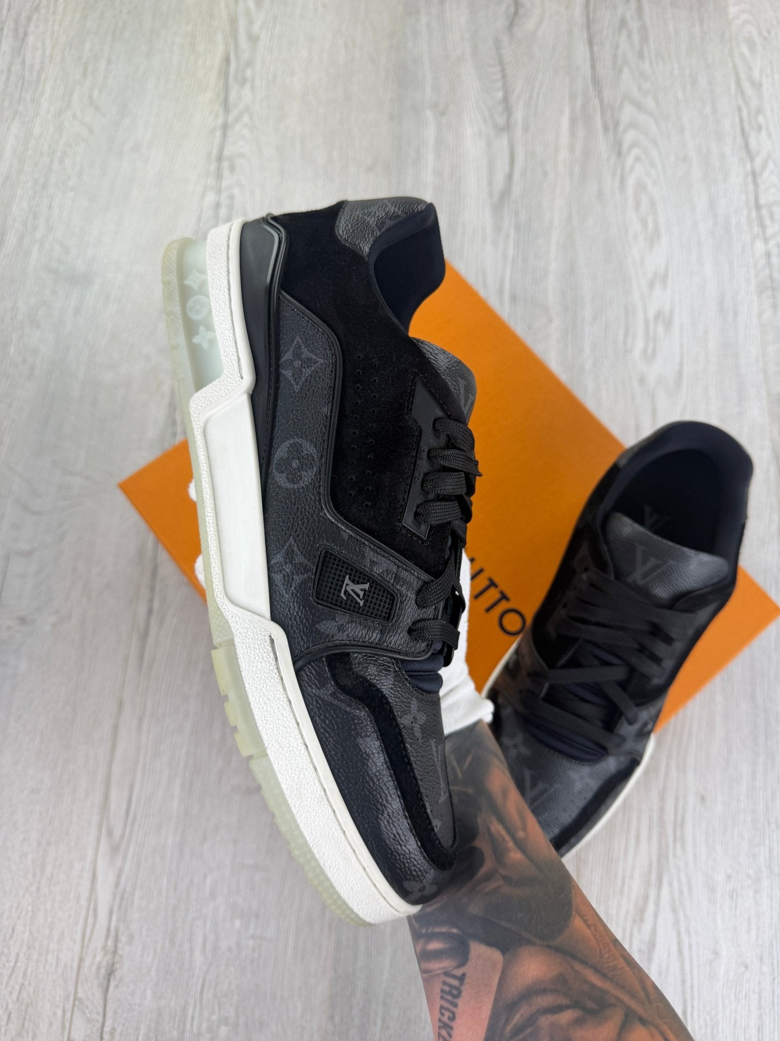 Louis Vuitton Men’s Black Low Trainers - Uk 9 (Fit 10) - Morely TrendsLouis Vuitton Type here:)