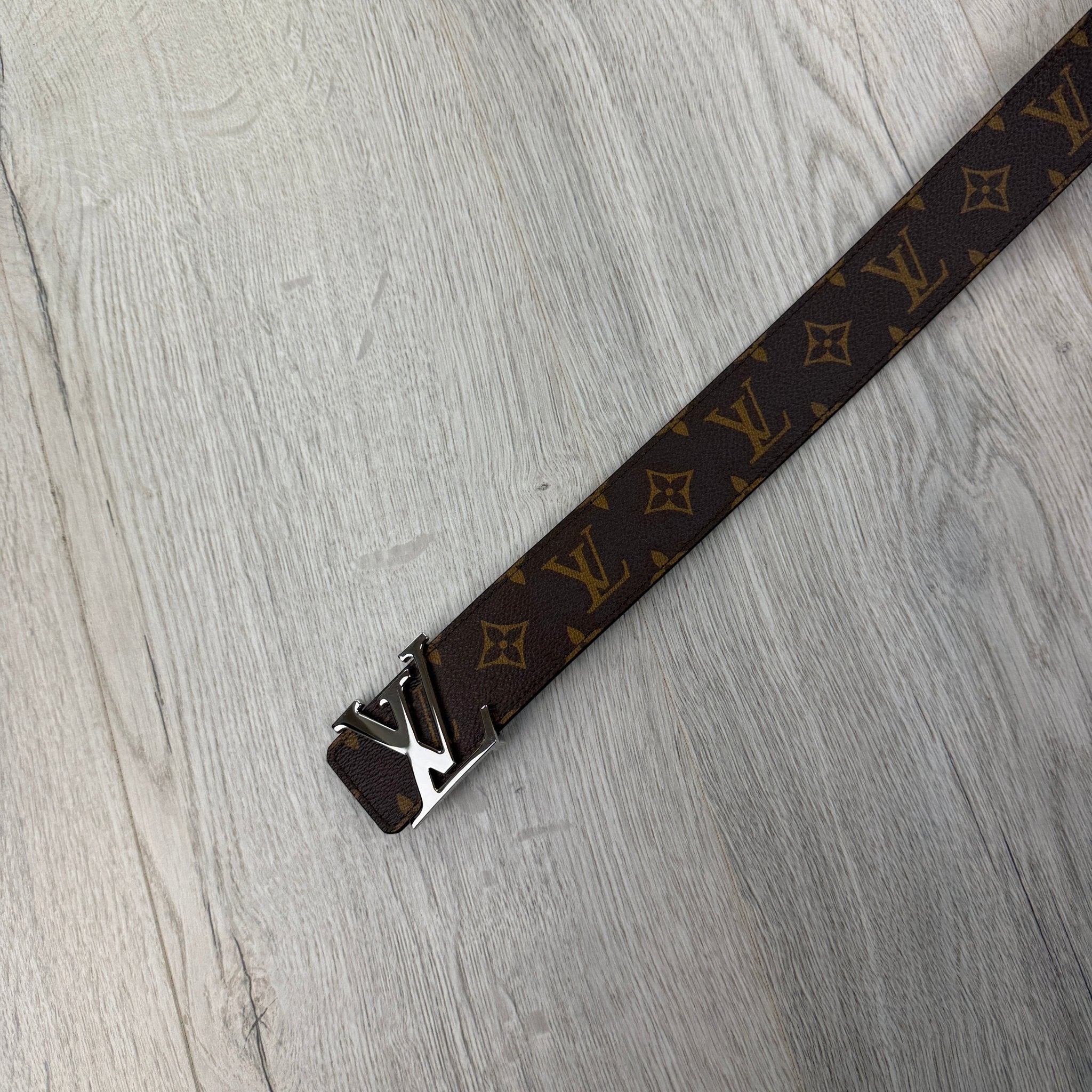Louis Vuitton Men’s Reversible Brown Monogram / Black 40MM Silver Belt - Morely TrendsLouis Vuitton Type here:)