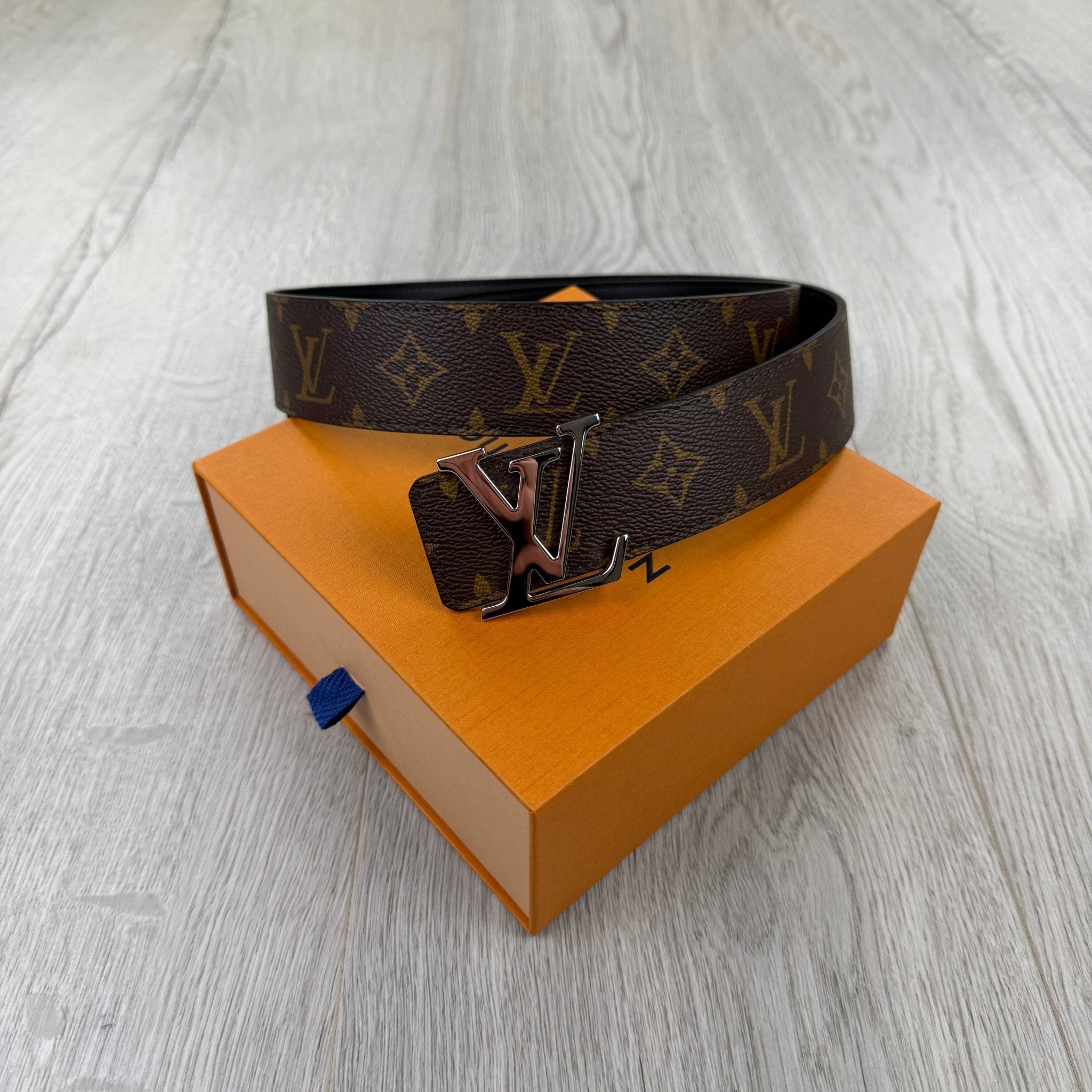 Louis Vuitton Men’s Reversible Brown Monogram / Black 40MM Silver Belt - Morely TrendsLouis Vuitton Type here:)