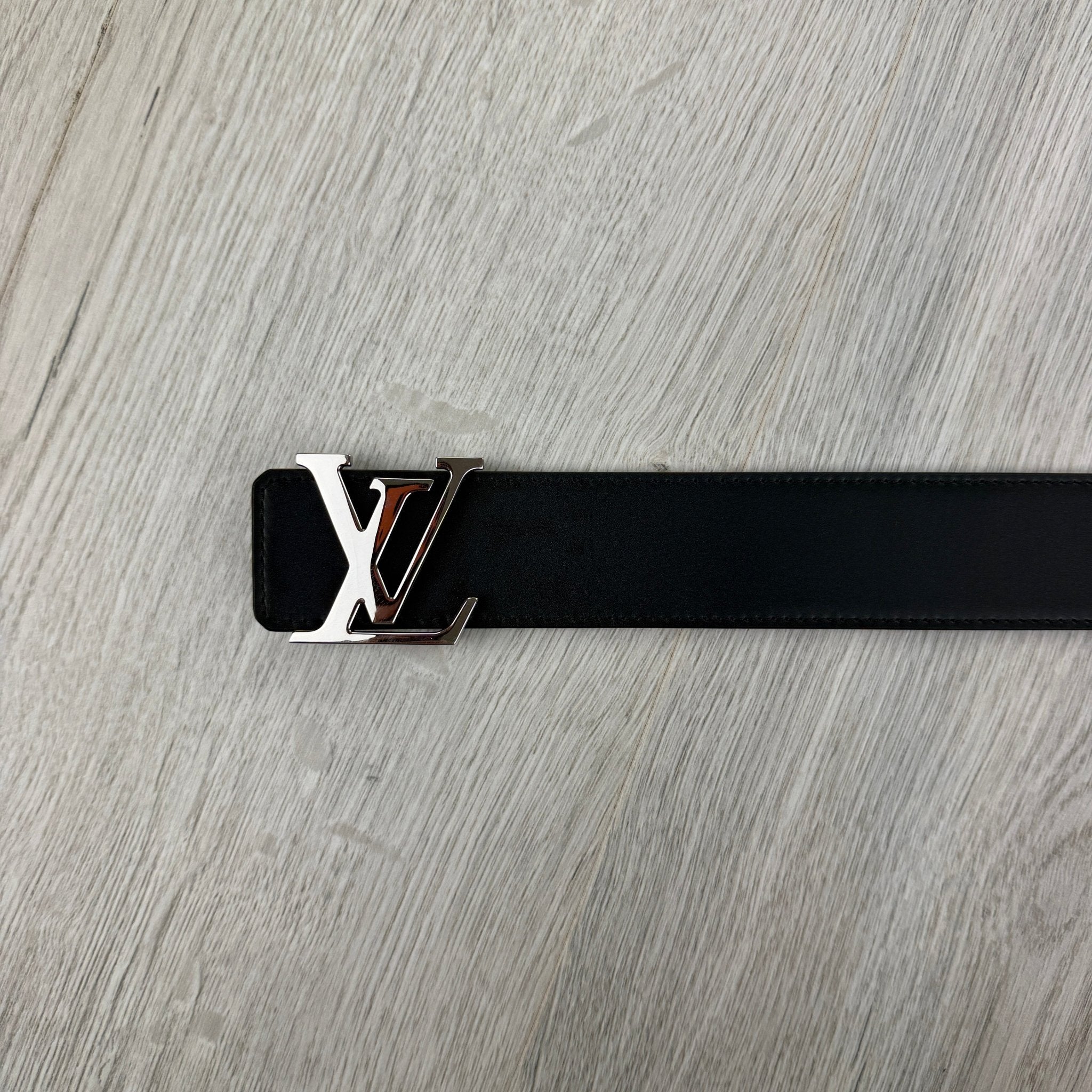 Louis Vuitton Men’s Reversible Brown Monogram / Black 40MM Silver Belt - Morely TrendsLouis Vuitton Type here:)
