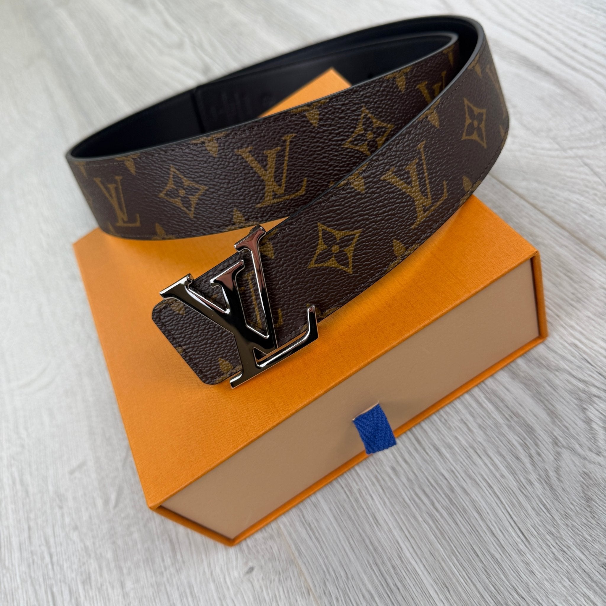 Louis Vuitton Men’s Reversible Brown Monogram / Black 40MM Silver Belt - Morely TrendsLouis Vuitton Type here:)