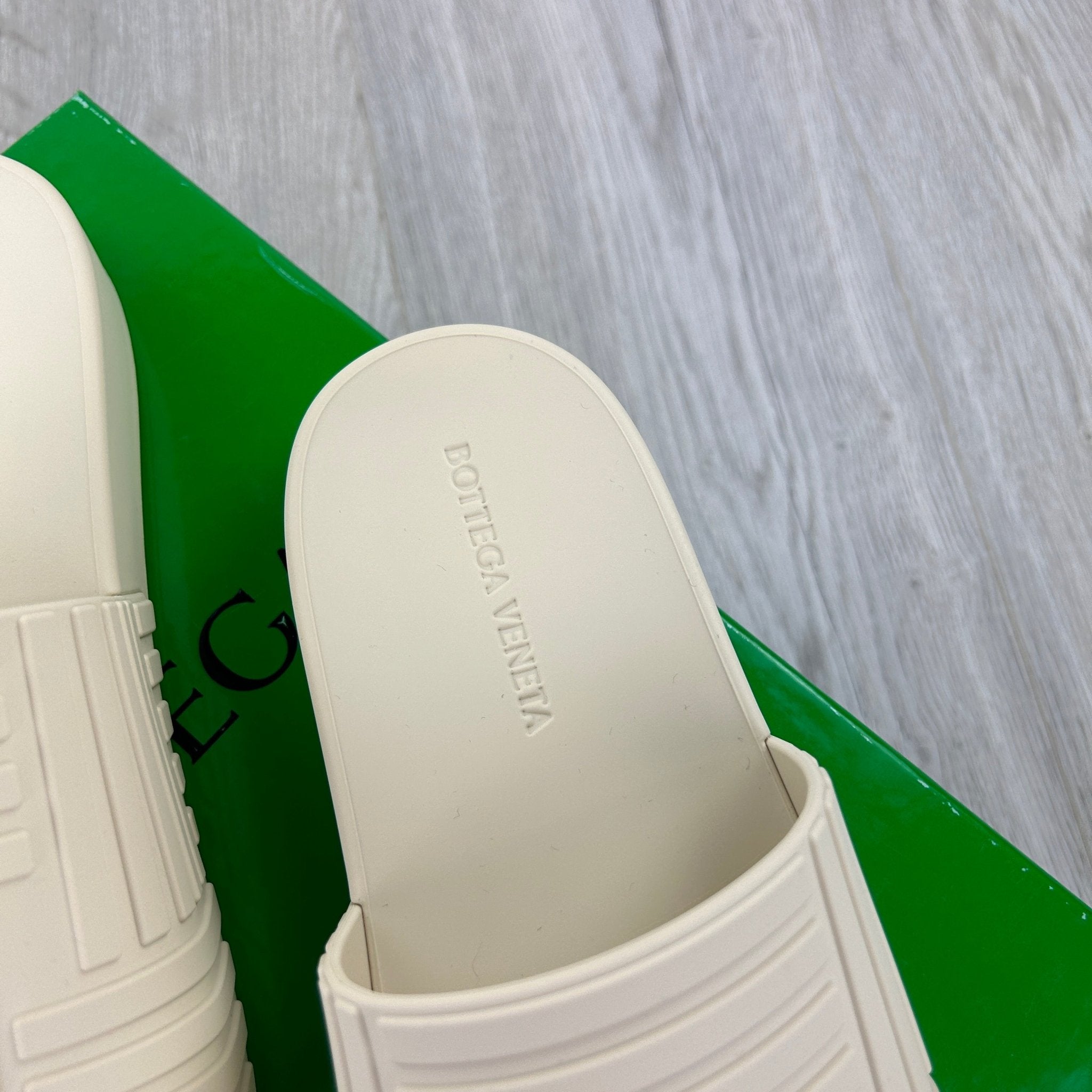 Bottega Veneta Women’s Cream Slides - Uk 5 - Morely TrendsBottega Veneta Type here:)