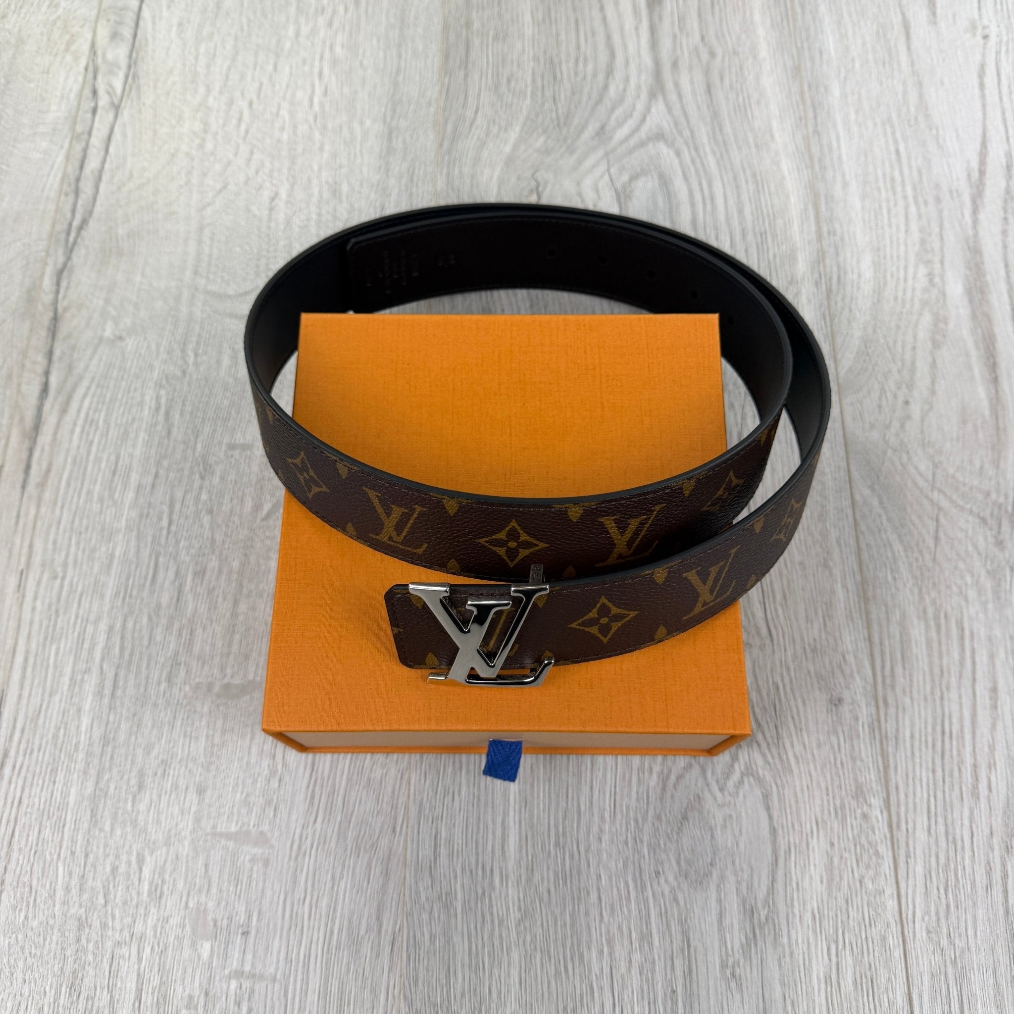 Louis Vuitton Men’s Reversible Brown Monogram / Black 40MM Silver Belt - Morely TrendsLouis Vuitton Type here:)