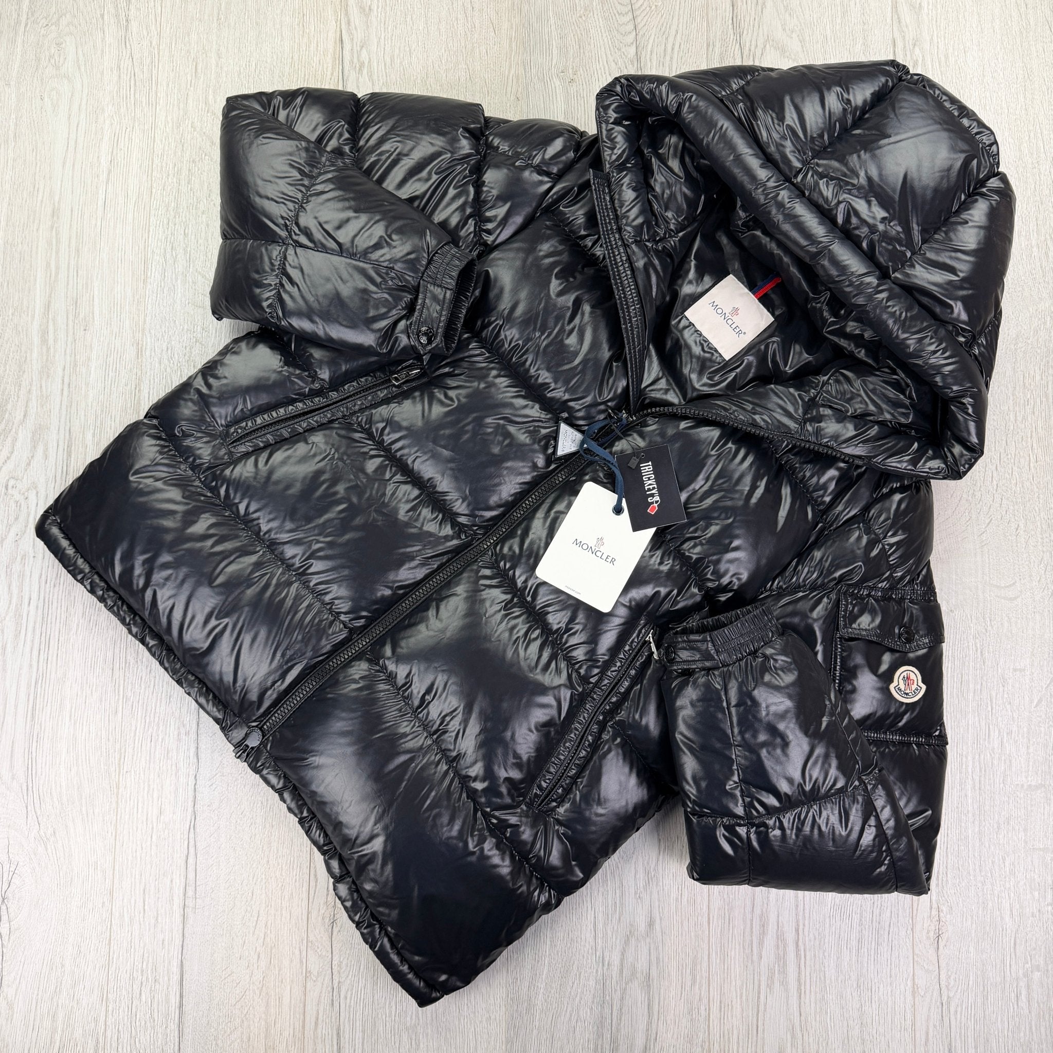 Moncler Men’s Black Ecrins Jacket - Size 5 - Morely TrendsMoncler Type here:)