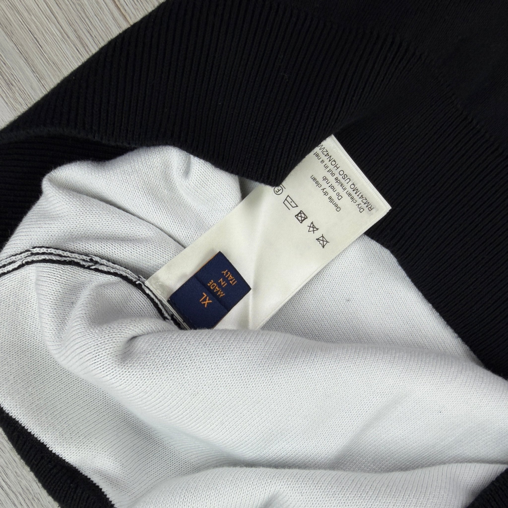 Louis Vuitton Men’s Black Gradient Crewneck Jumper - XL - Morely TrendsLouis Vuitton Type here:)