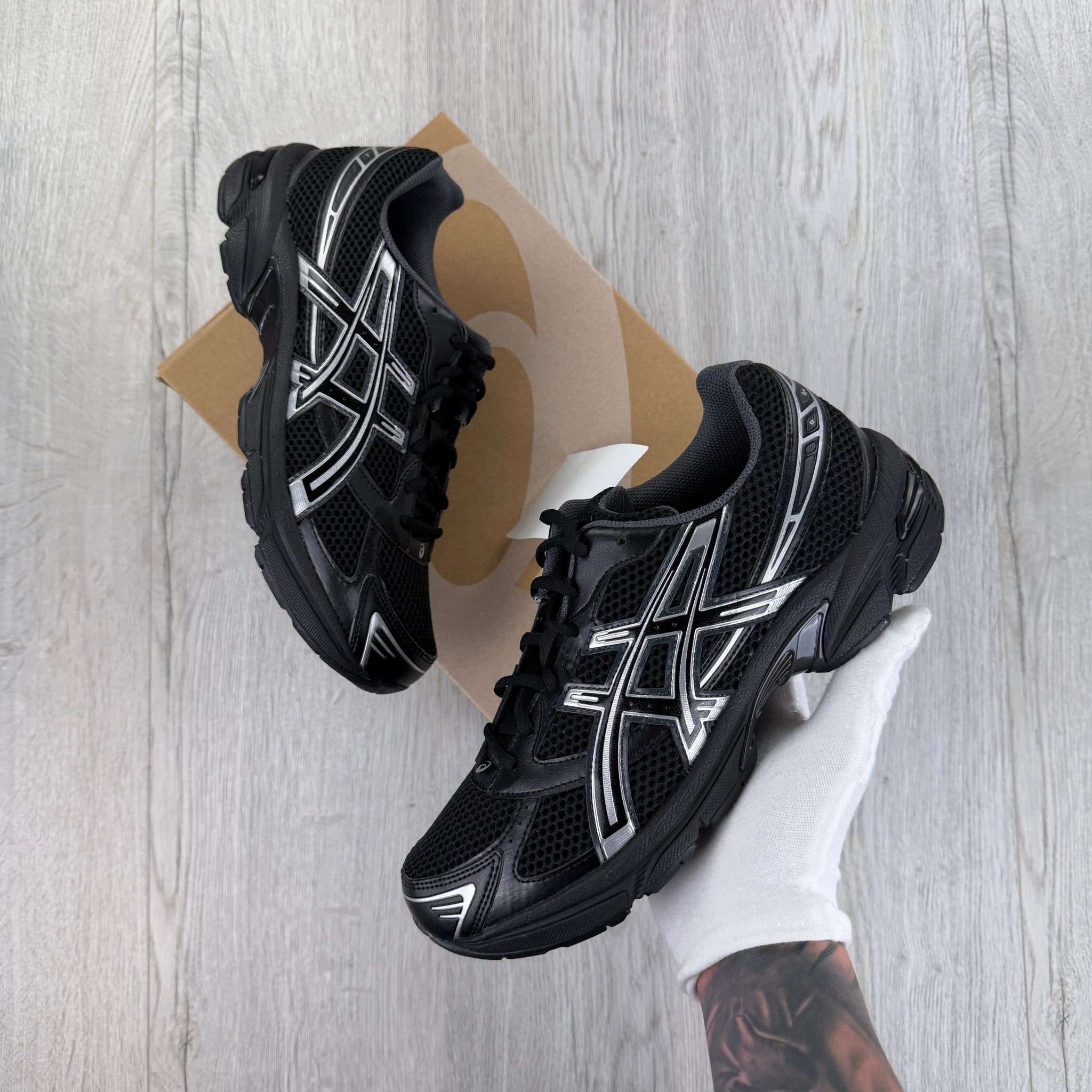 Asics Men’s Black/Pure Silver Trainers - Morely TrendsAsics Type here:)