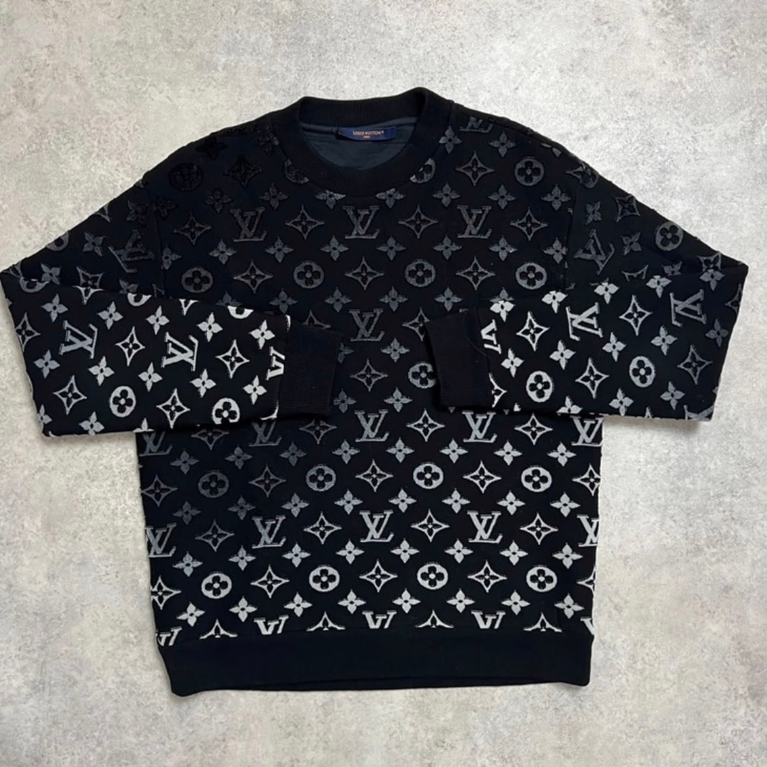 Louis Vuitton jumper | Excellent condititon | Size medium - Morely TrendsMorely Trends Type here:)